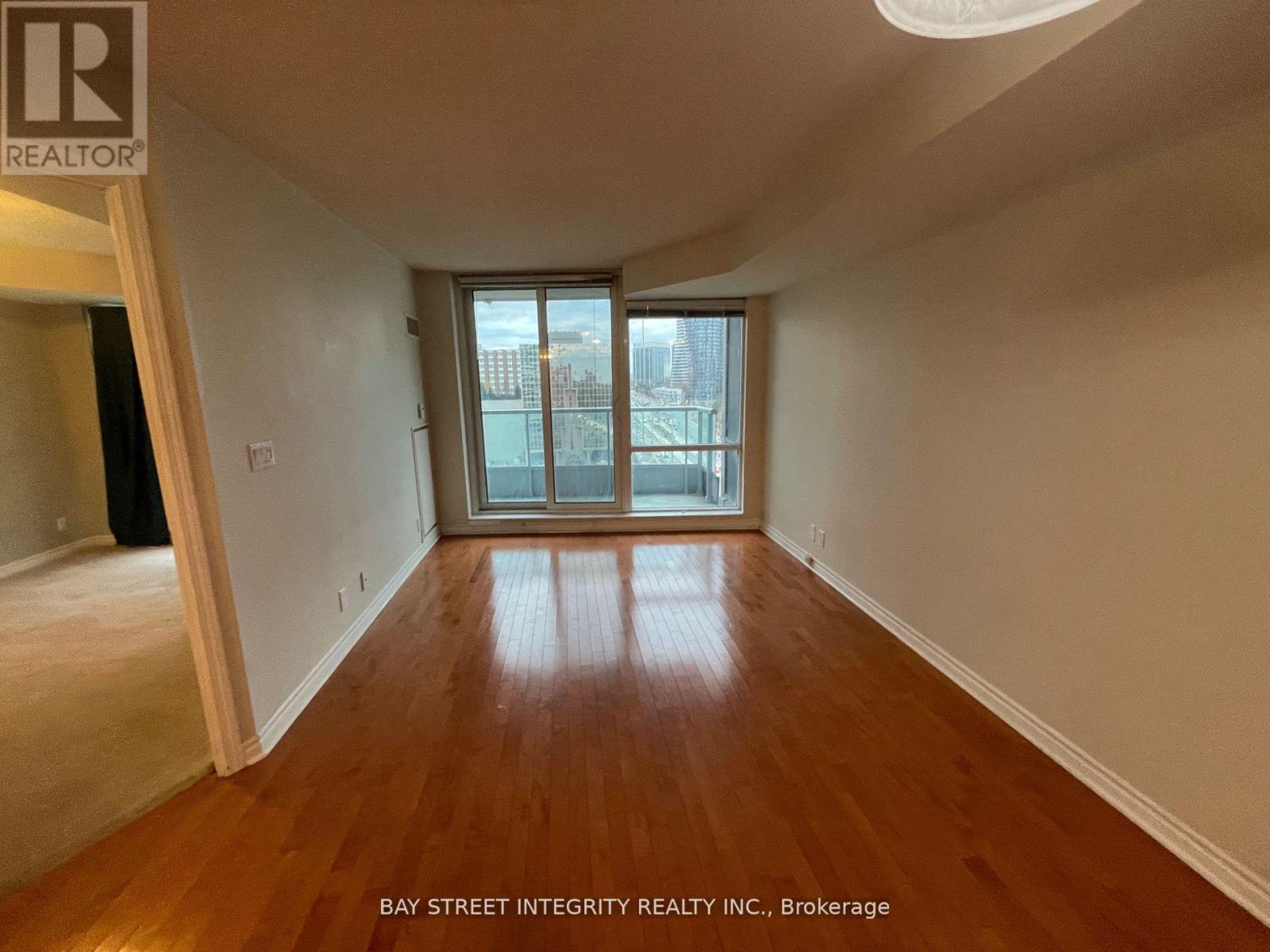 1010 - 1 Elm Drive, Mississauga, Ontario  L5B 4M1 - Photo 4 - W12492526