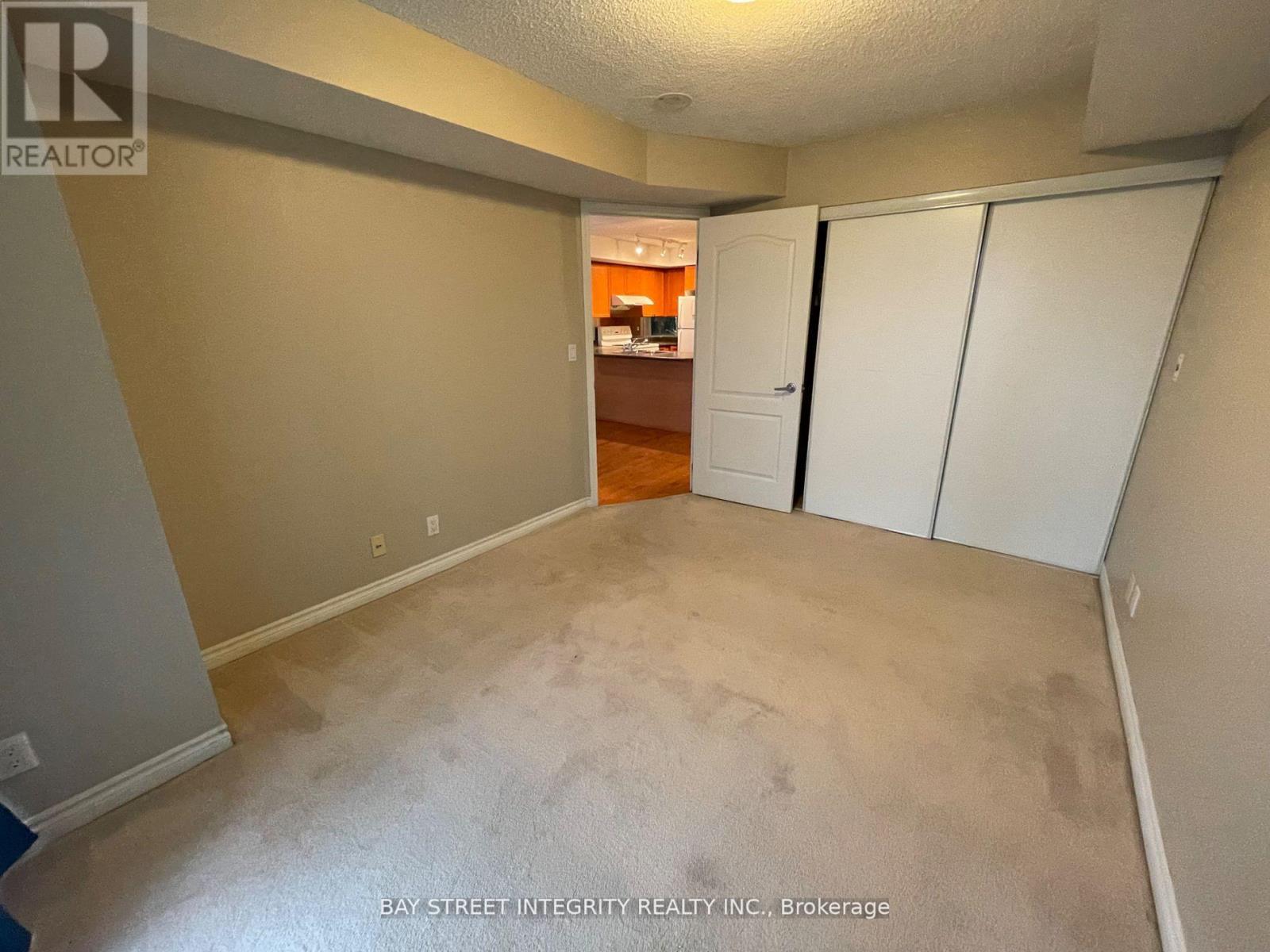 1010 - 1 Elm Drive, Mississauga, Ontario  L5B 4M1 - Photo 9 - W12492526