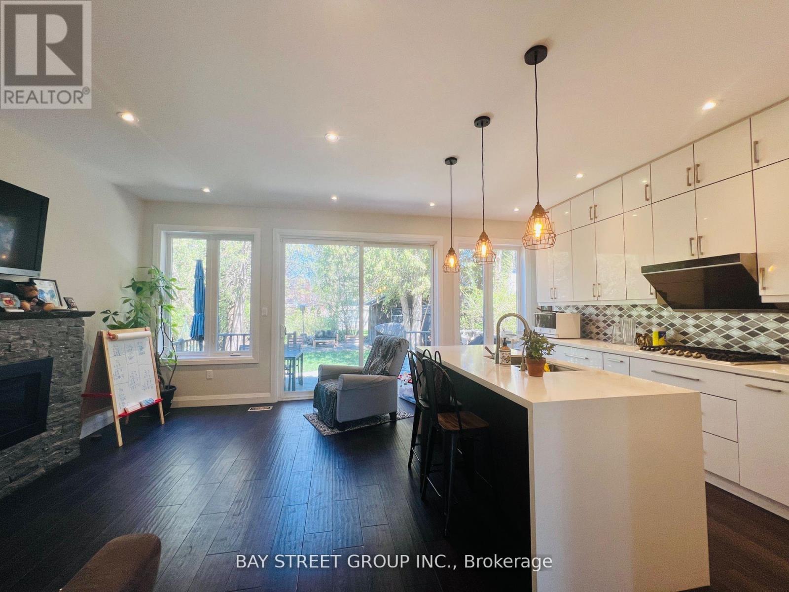 16 Enfield Avenue, Toronto, Ontario  M8W 1T8 - Photo 2 - W12492540