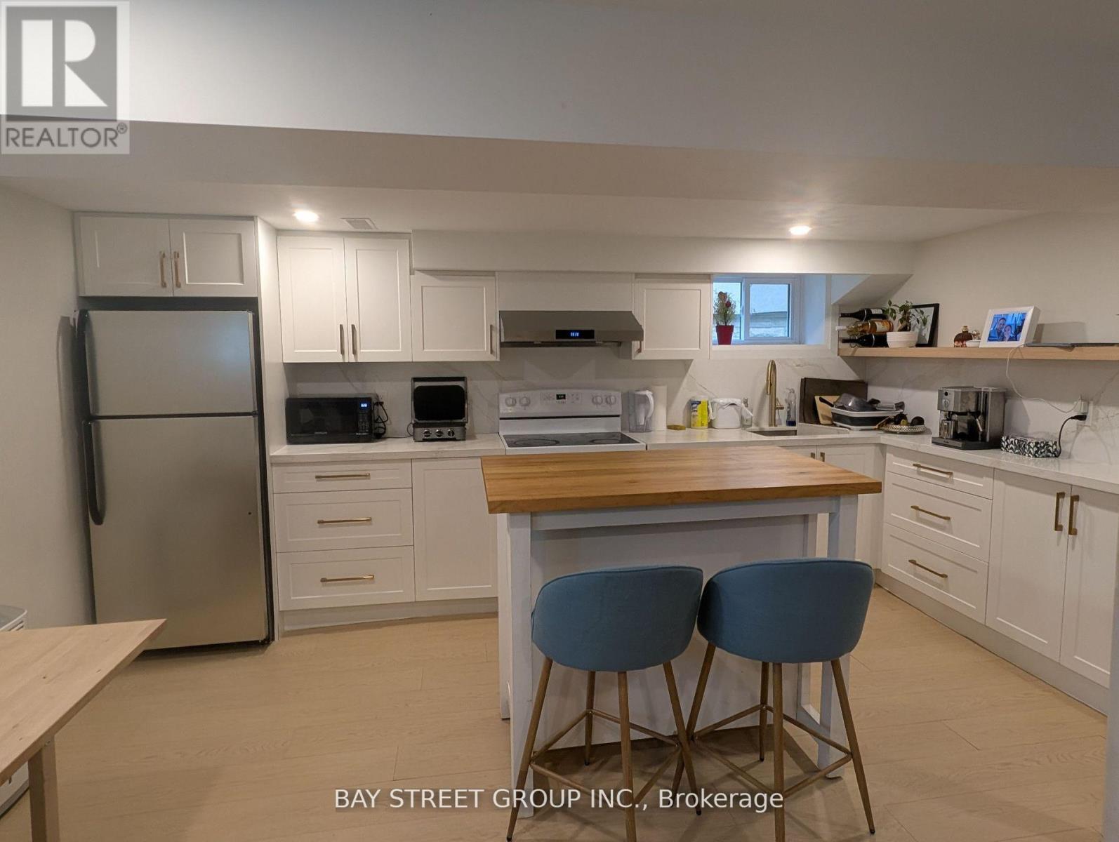 16 Enfield Avenue, Toronto, Ontario  M8W 1T8 - Photo 21 - W12492540