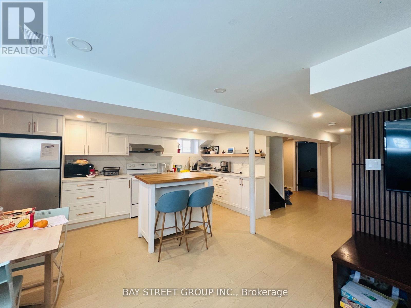 16 Enfield Avenue, Toronto, Ontario  M8W 1T8 - Photo 23 - W12492540