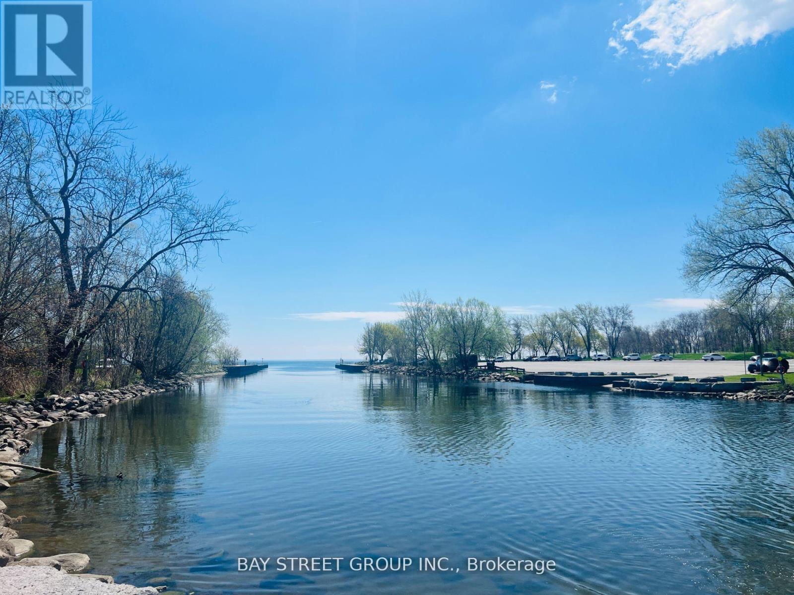 16 Enfield Avenue, Toronto, Ontario  M8W 1T8 - Photo 31 - W12492540