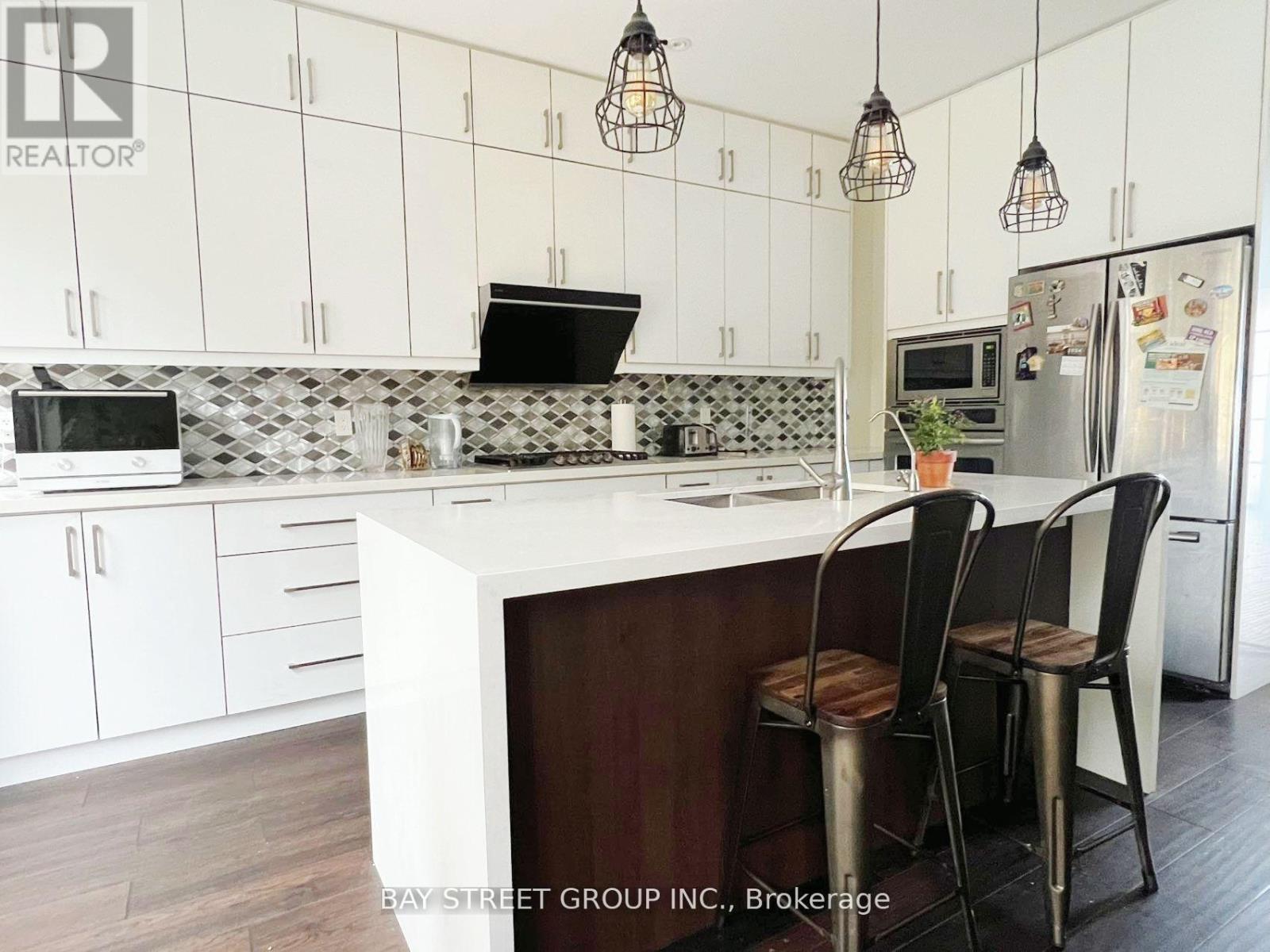 16 Enfield Avenue, Toronto, Ontario  M8W 1T8 - Photo 5 - W12492540