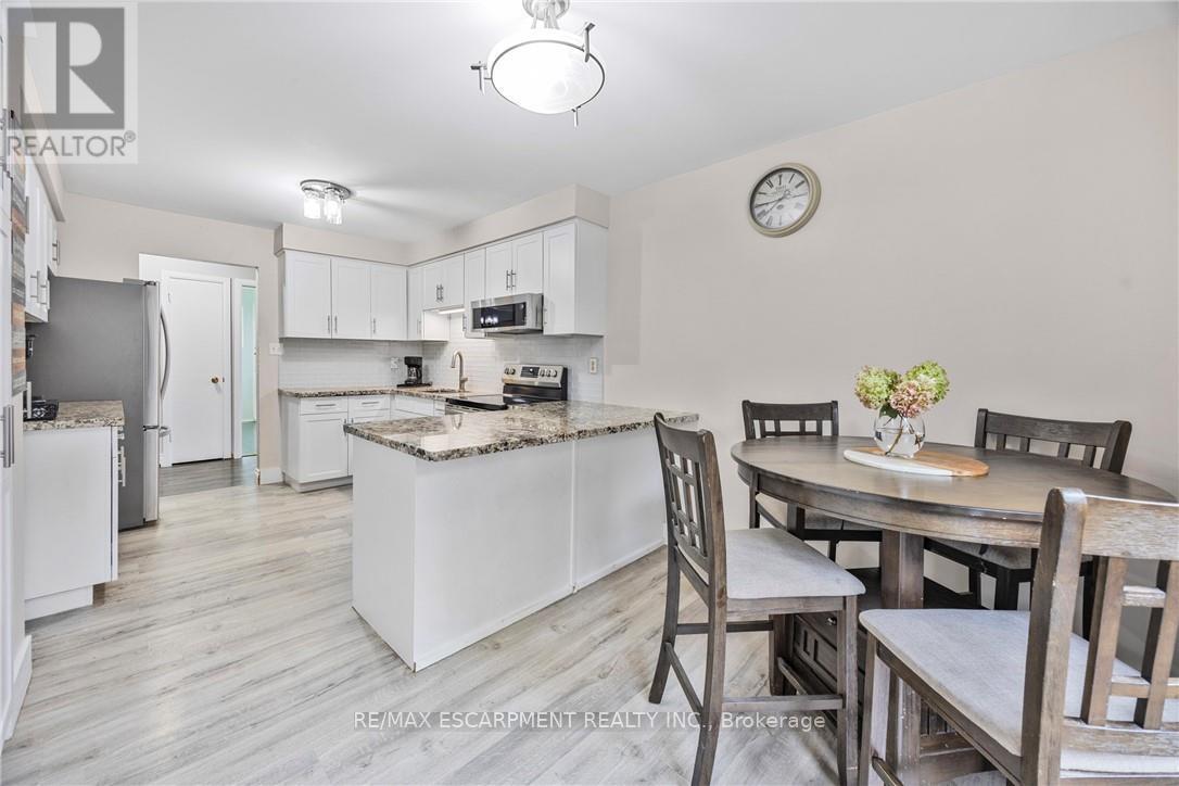 1196 Dowland Crescent, Burlington, Ontario  L7T 4C9 - Photo 13 - W12492548