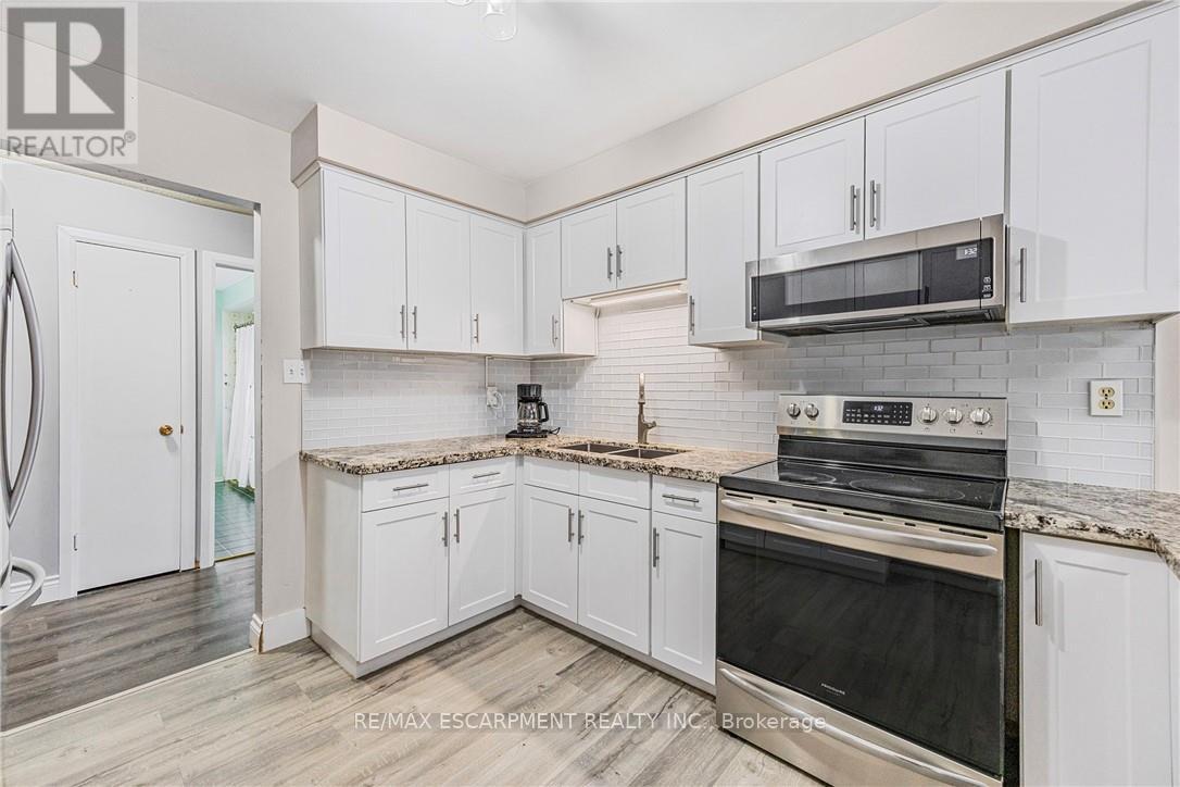 1196 Dowland Crescent, Burlington, Ontario  L7T 4C9 - Photo 15 - W12492548