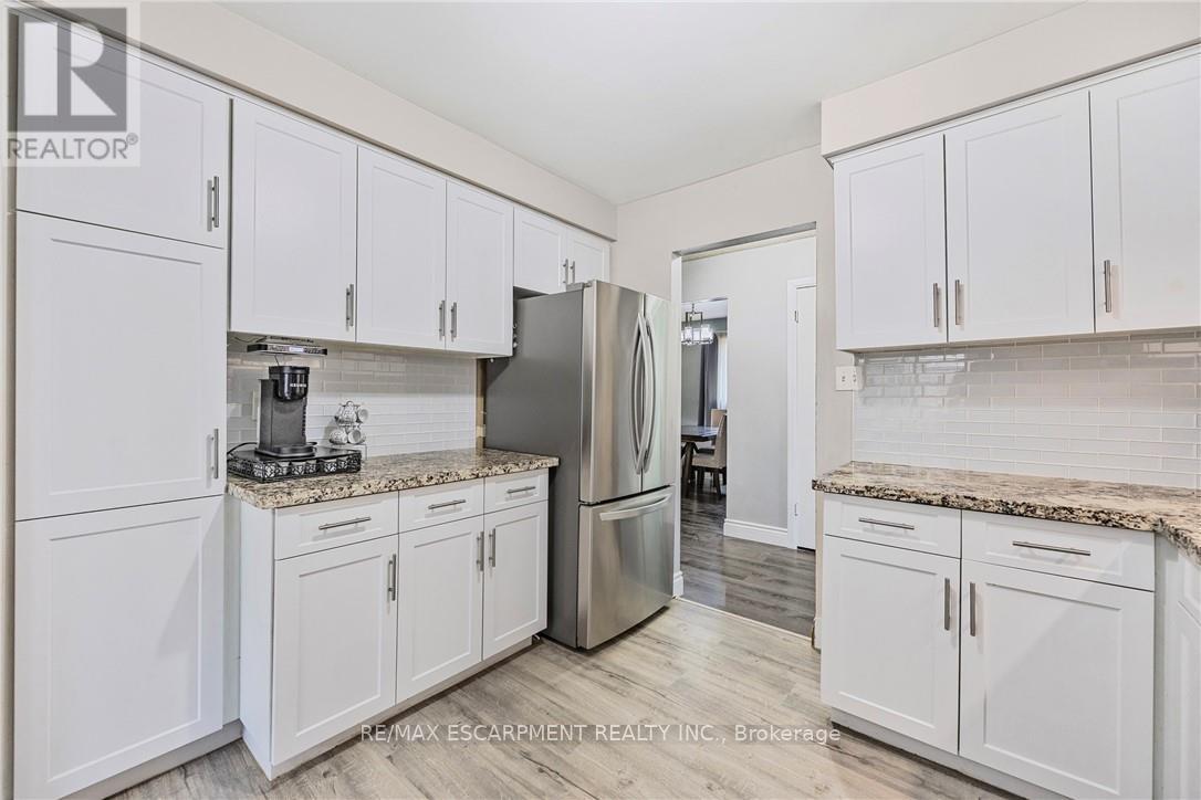 1196 Dowland Crescent, Burlington, Ontario  L7T 4C9 - Photo 16 - W12492548