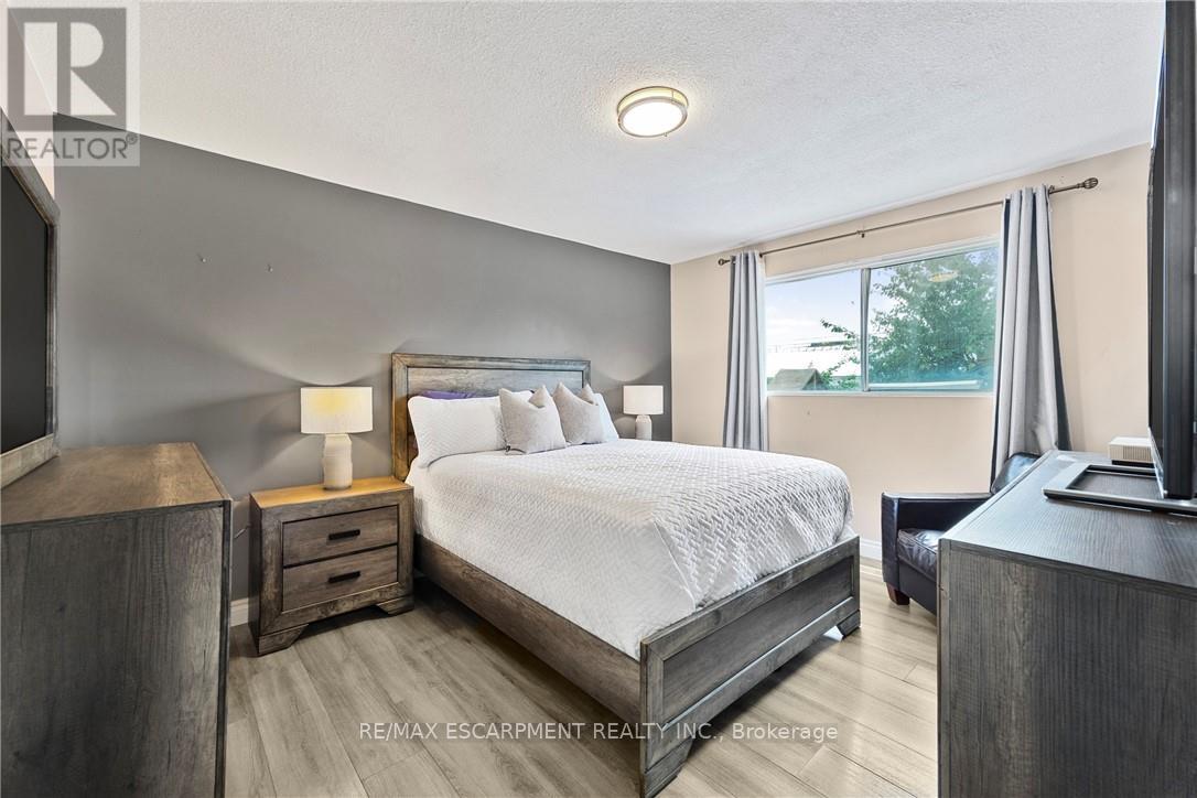 1196 Dowland Crescent, Burlington, Ontario  L7T 4C9 - Photo 20 - W12492548