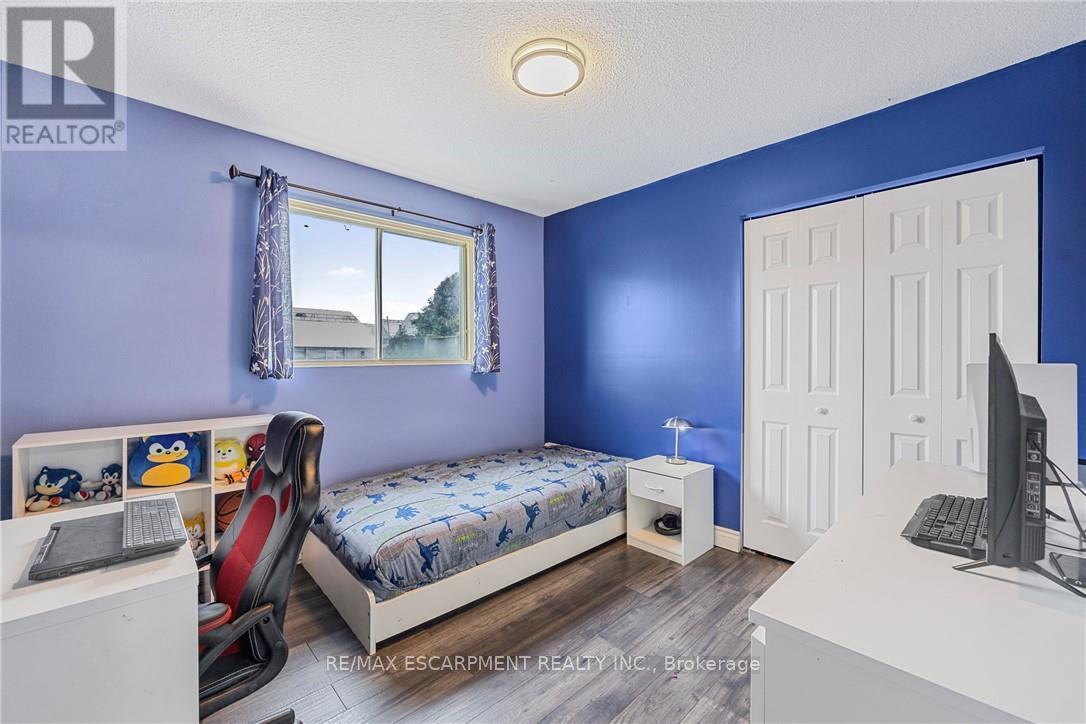 1196 Dowland Crescent, Burlington, Ontario  L7T 4C9 - Photo 21 - W12492548