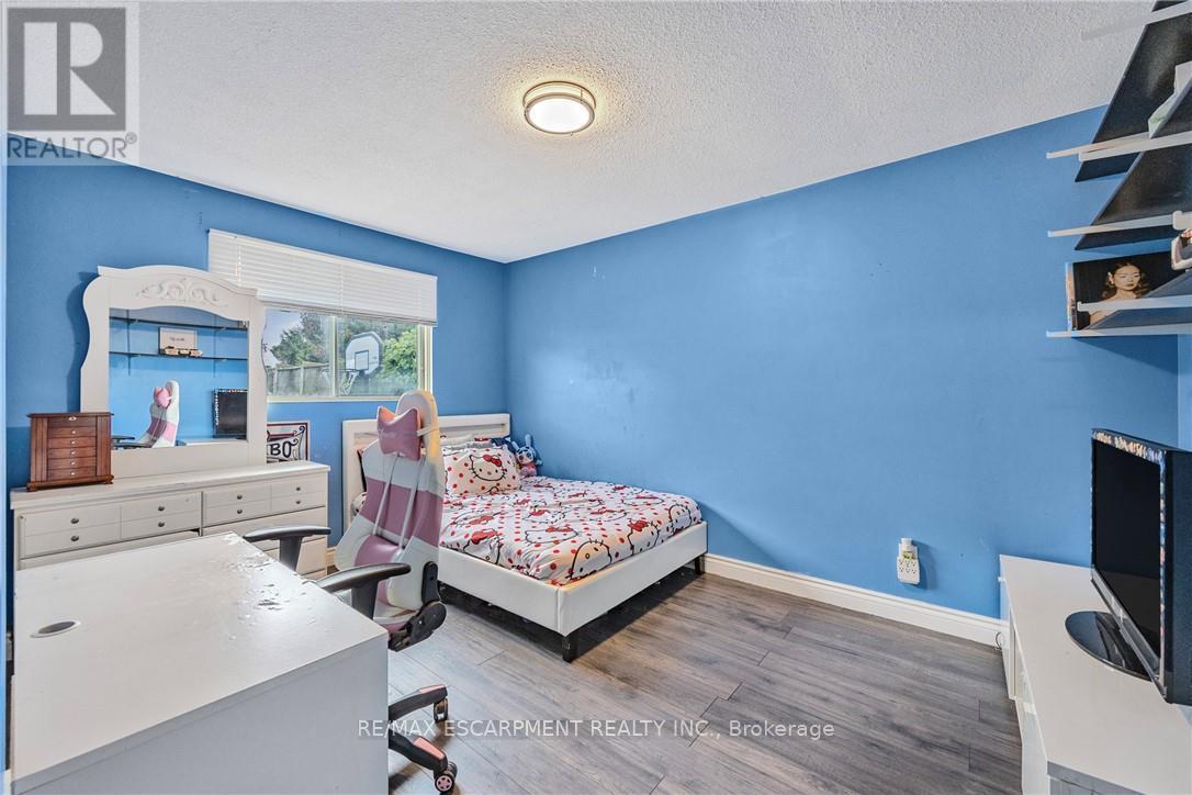 1196 Dowland Crescent, Burlington, Ontario  L7T 4C9 - Photo 22 - W12492548