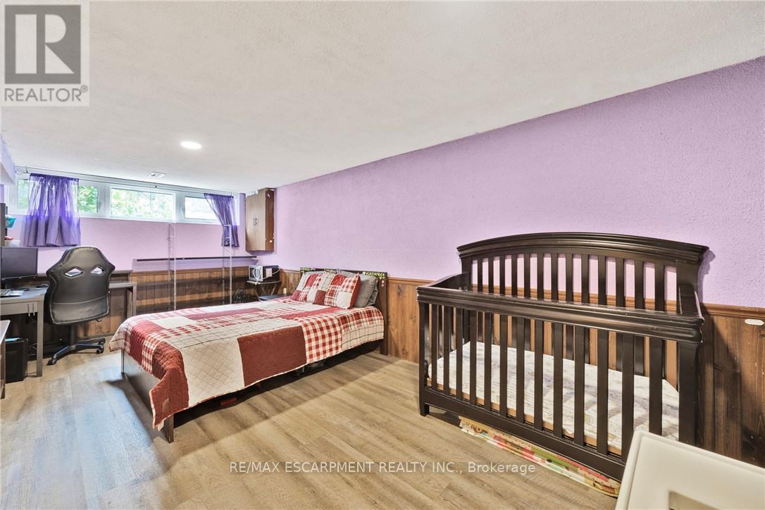 1196 Dowland Crescent, Burlington, Ontario  L7T 4C9 - Photo 24 - W12492548