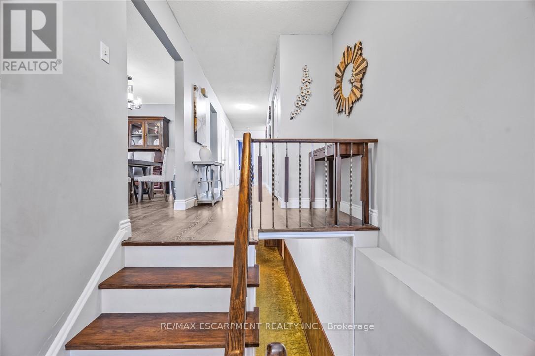 1196 Dowland Crescent, Burlington, Ontario  L7T 4C9 - Photo 5 - W12492548