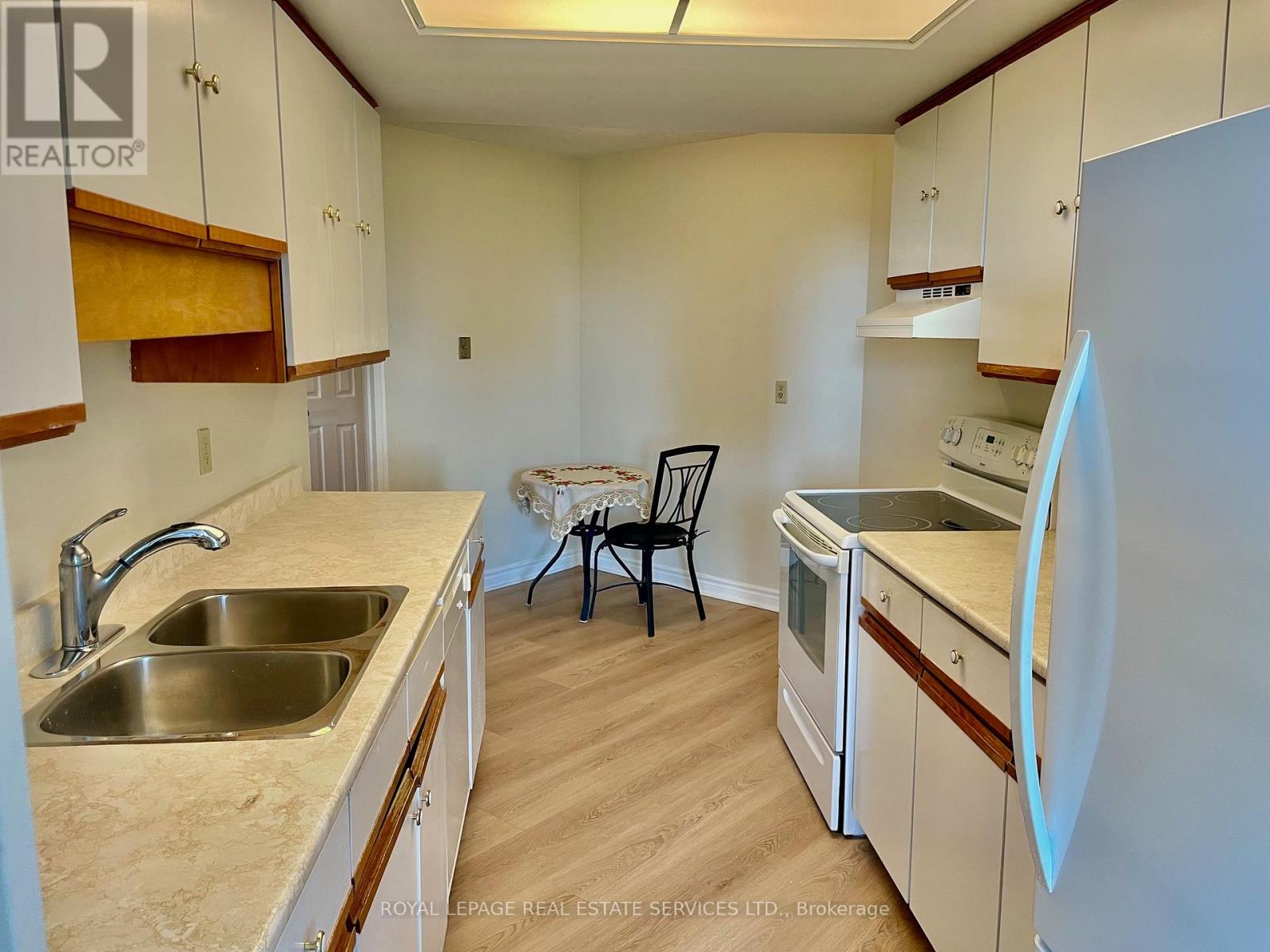 704 - 95 La Rose Avenue, Toronto, Ontario  M9P 3T2 - Photo 12 - W12492552