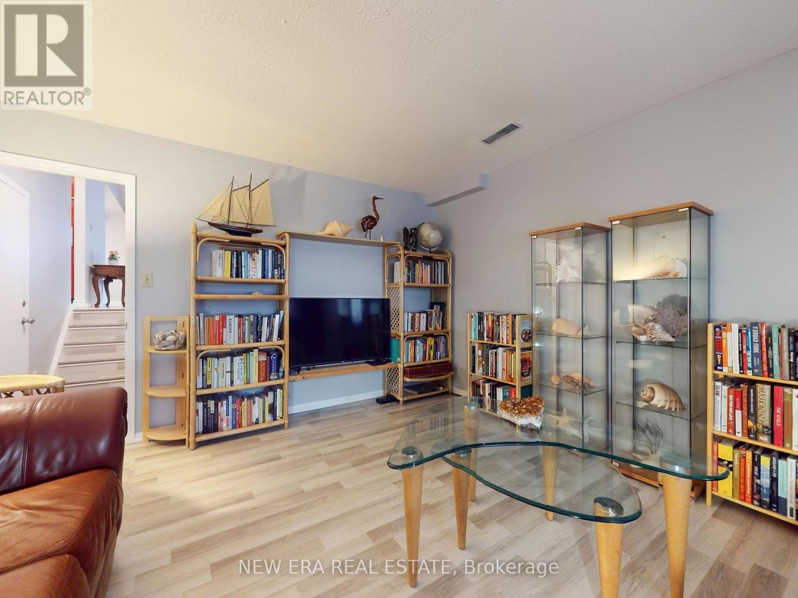 2669 Inlake Court, Mississauga, Ontario  L5N 2A6 - Photo 6 - W12389331