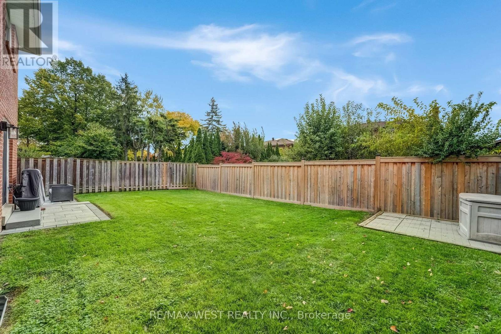 2388 Carlanne Place, Mississauga, Ontario  L5C 3C8 - Photo 19 - W12481344