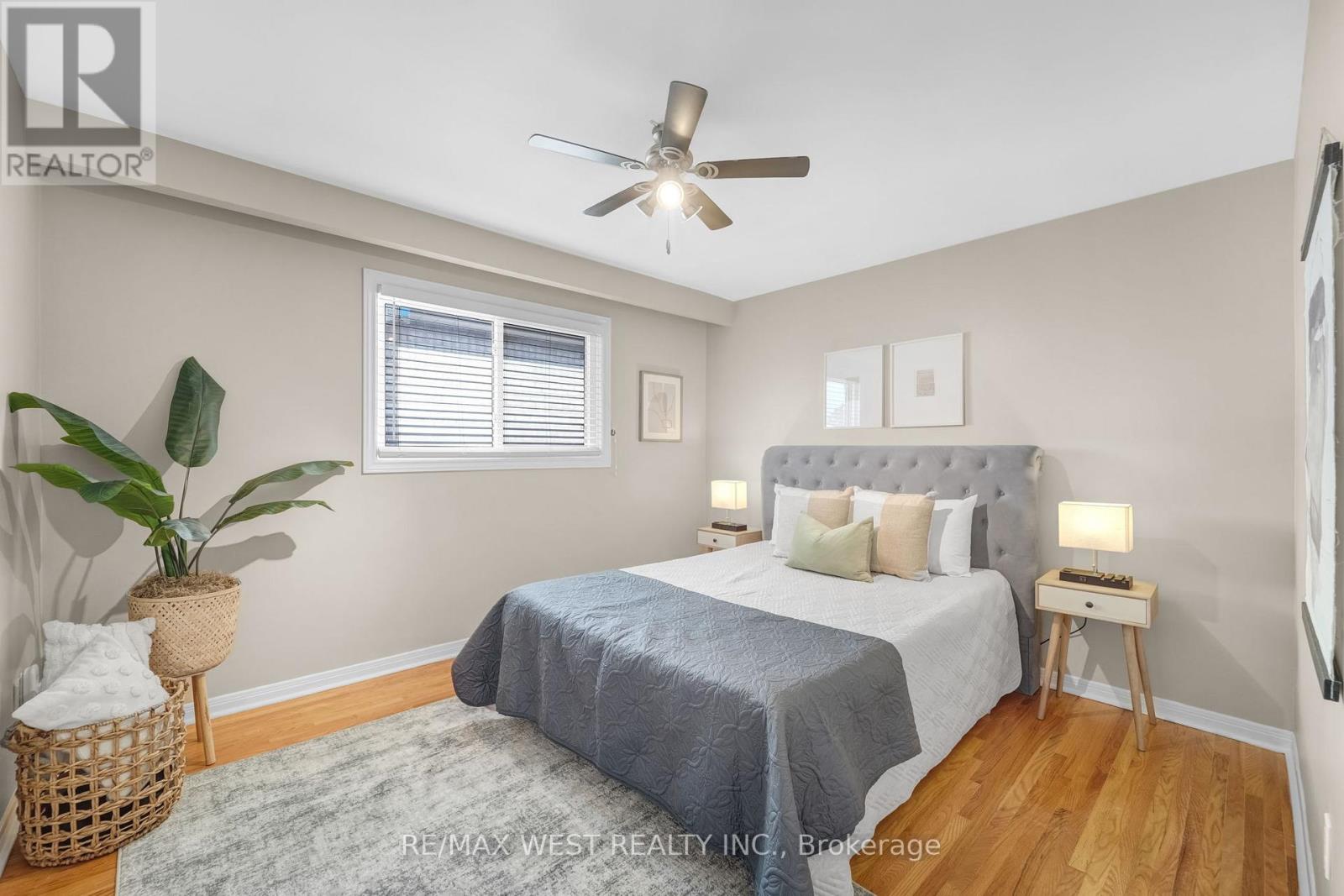 2388 Carlanne Place, Mississauga, Ontario  L5C 3C8 - Photo 12 - W12481344