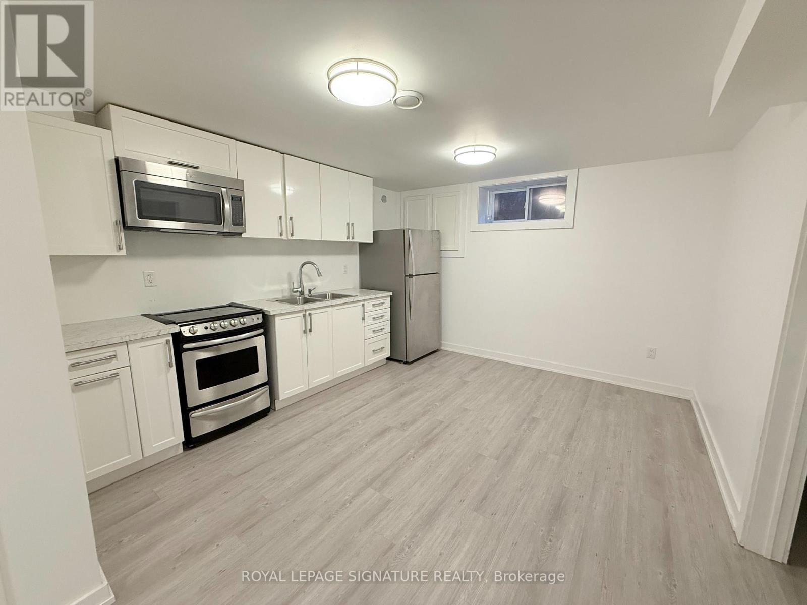 Lower - 38 Burnhamthorpe Road W, Oakville, Ontario  L6M 4K4 - Photo 4 - W12486857