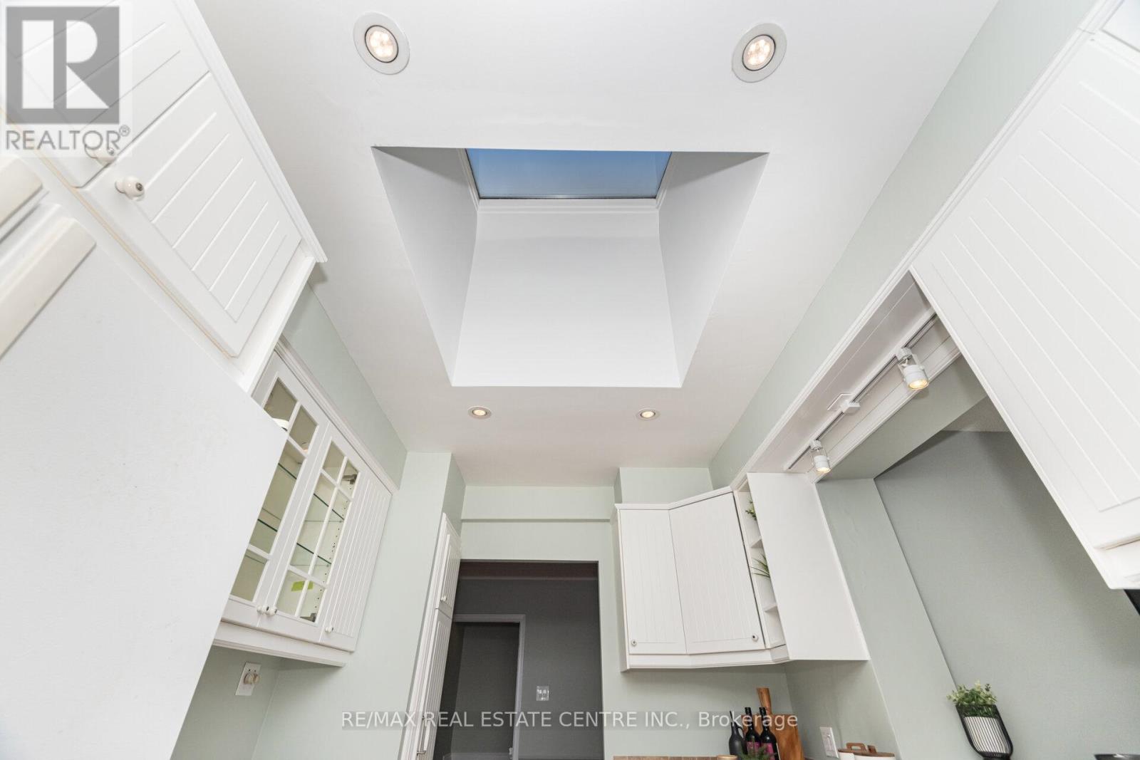 5288 Mericourt Road, Burlington, Ontario  L7L 3R3 - Photo 18 - W12487896