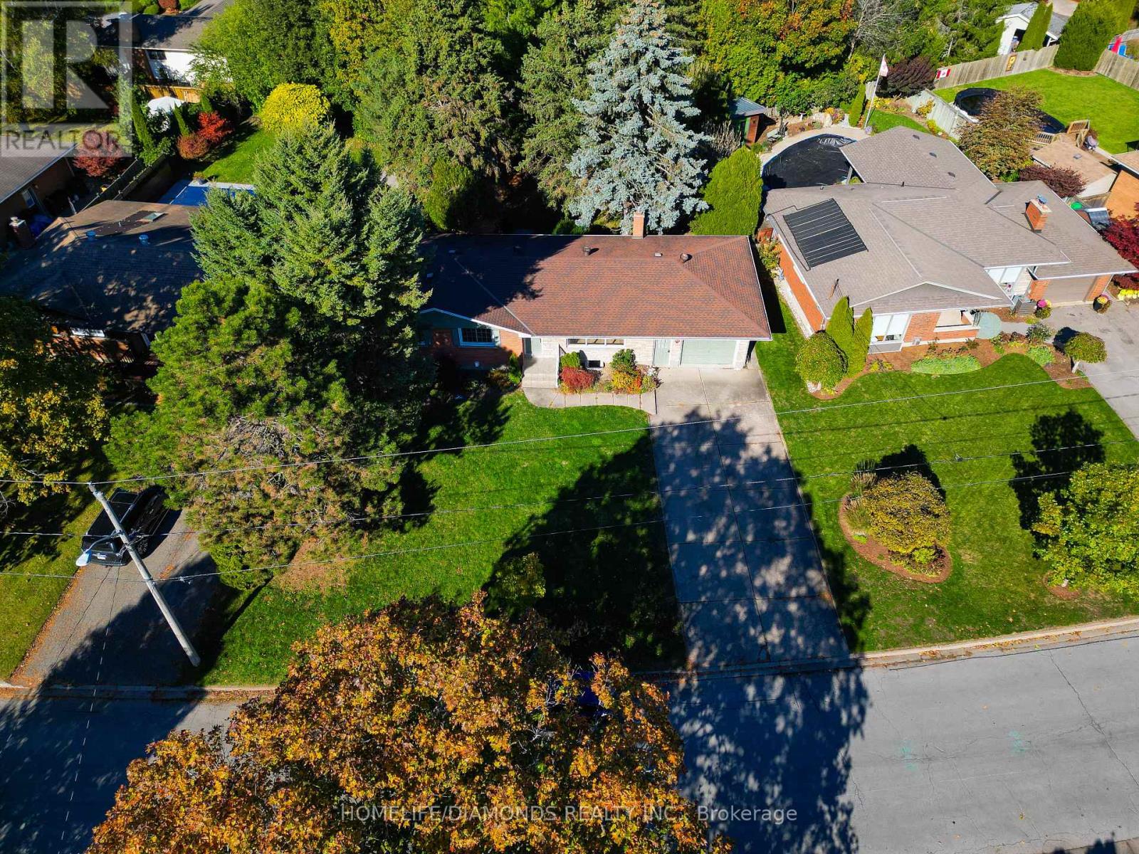 Upper - 17 Old Coach Road, St. Catharines, Ontario  L2N 2P4 - Photo 13 - X12487658