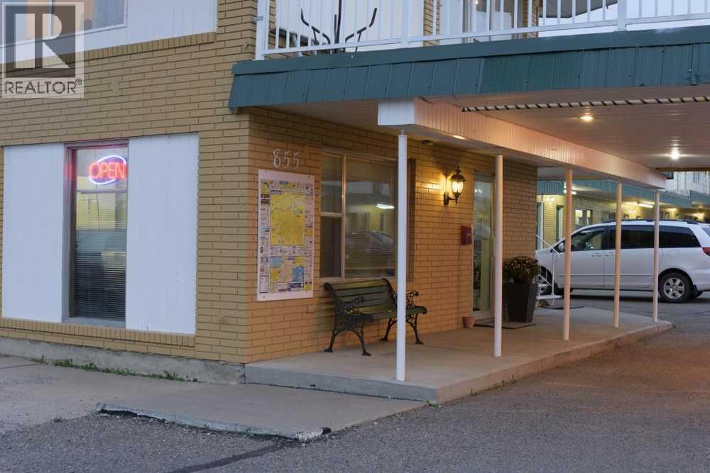 855 Gershaw Drive Sw, Medicine Hat, Alberta  T1A 7Y3 - Photo 3 - A2243379