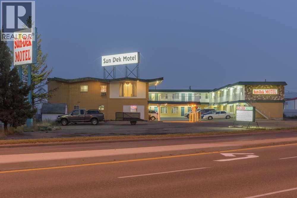 855 Gershaw Drive Sw, Medicine Hat, Alberta  T1A 7Y3 - Photo 1 - A2243379