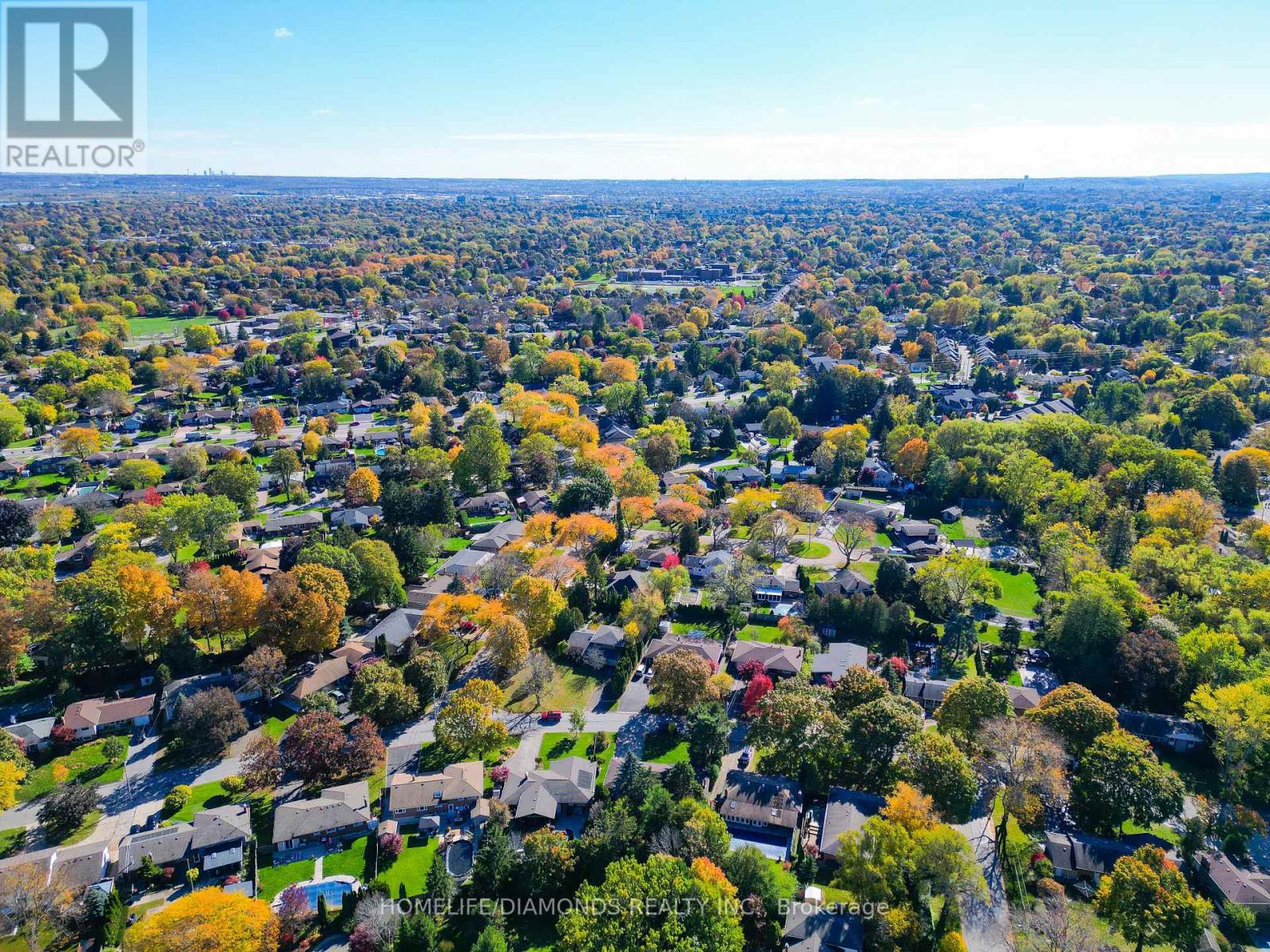 Upper - 17 Old Coach Road, St. Catharines, Ontario  L2N 2P4 - Photo 8 - X12487658