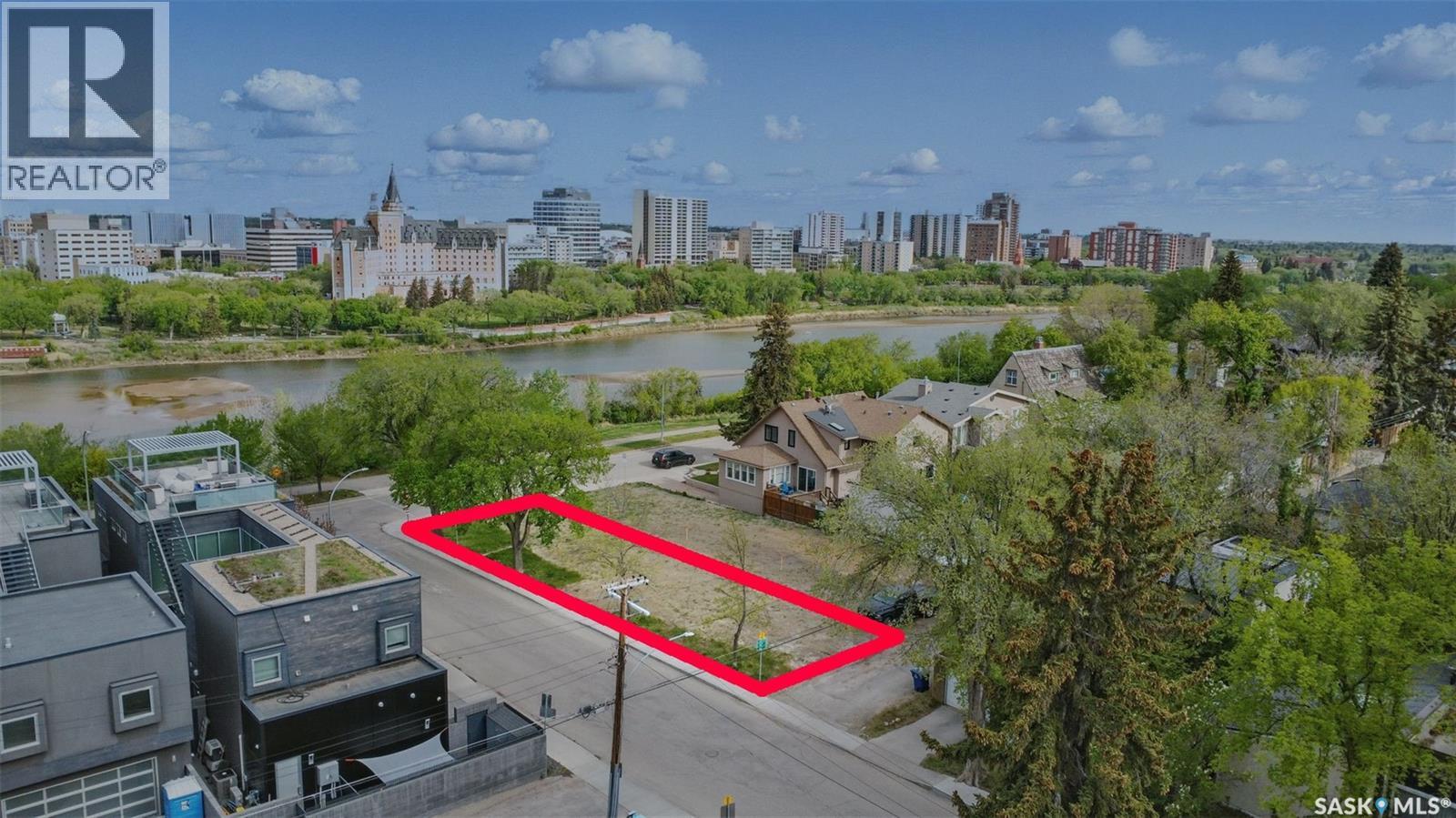 702 Saskatchewan CRESCENT E, Saskatoon, Saskatchewan