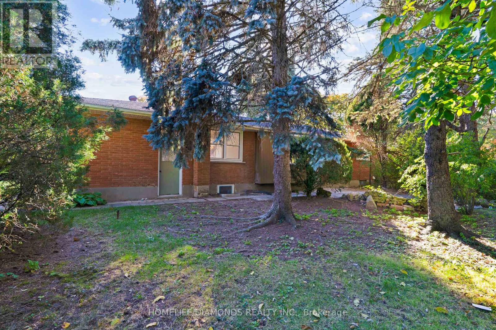 Upper - 17 Old Coach Road, St. Catharines, Ontario  L2N 2P4 - Photo 40 - X12487658