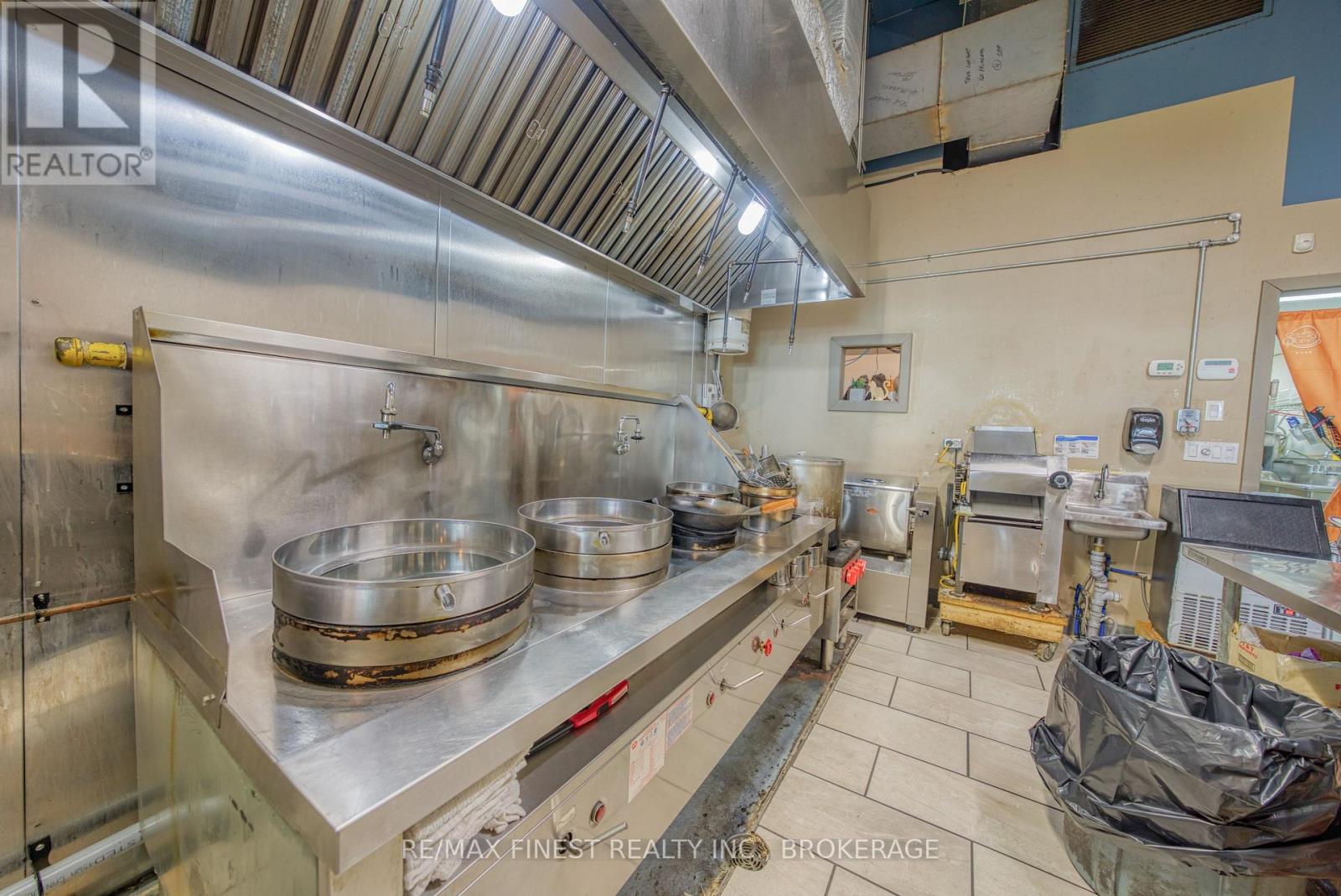 160 Princess Street, Kingston (East Of Sir John A. Blvd), Ontario  K7L 3G5 - Photo 12 - X12492786