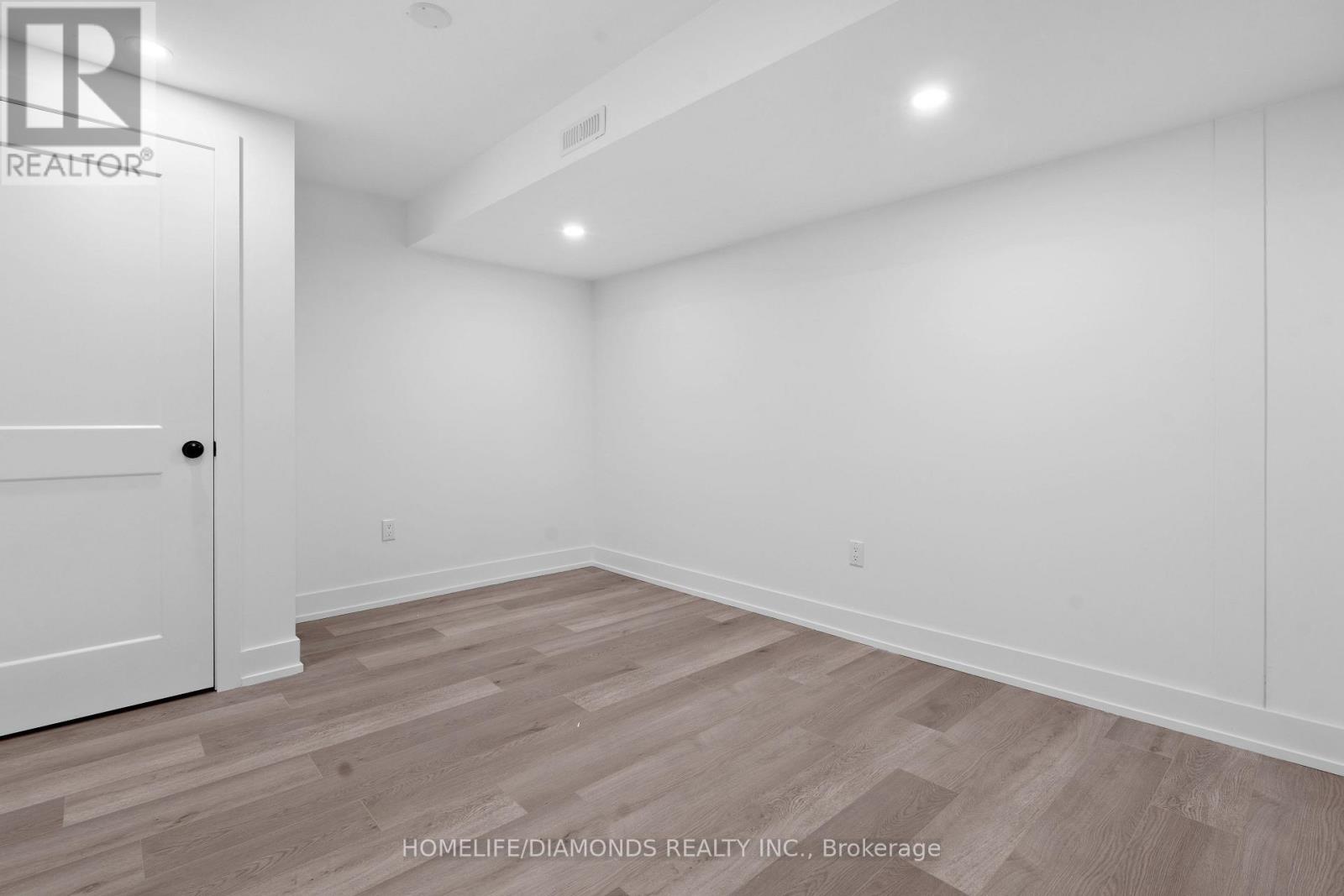 Lower - 17 Old Coach Road, St. Catharines, Ontario  L2N 2P4 - Photo 15 - X12488604