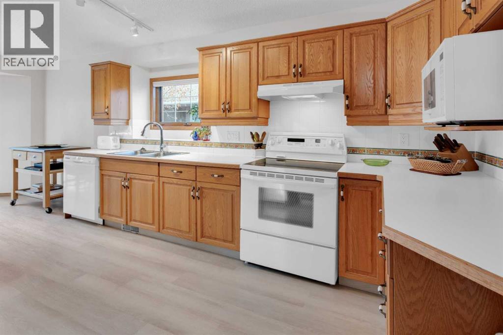 50 Christie Gardens Sw, Calgary, Alberta  T3H 3B5 - Photo 8 - A2266859