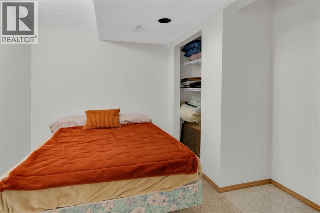 50 Christie Gardens Sw, Calgary, Alberta  T3H 3B5 - Photo 32 - A2266859