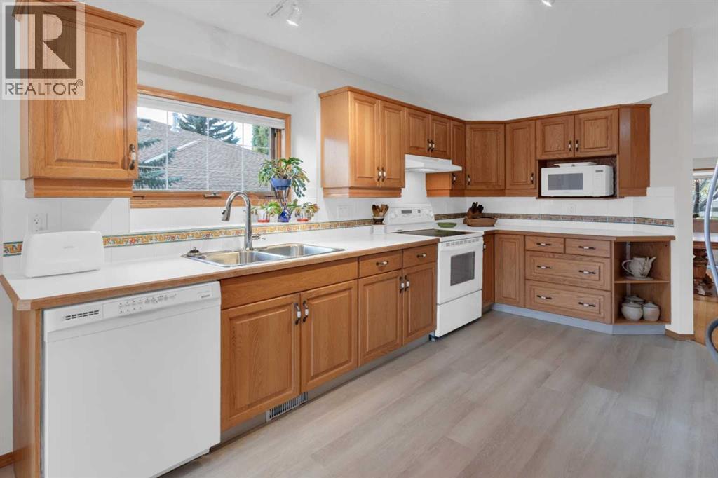 50 Christie Gardens Sw, Calgary, Alberta  T3H 3B5 - Photo 9 - A2266859