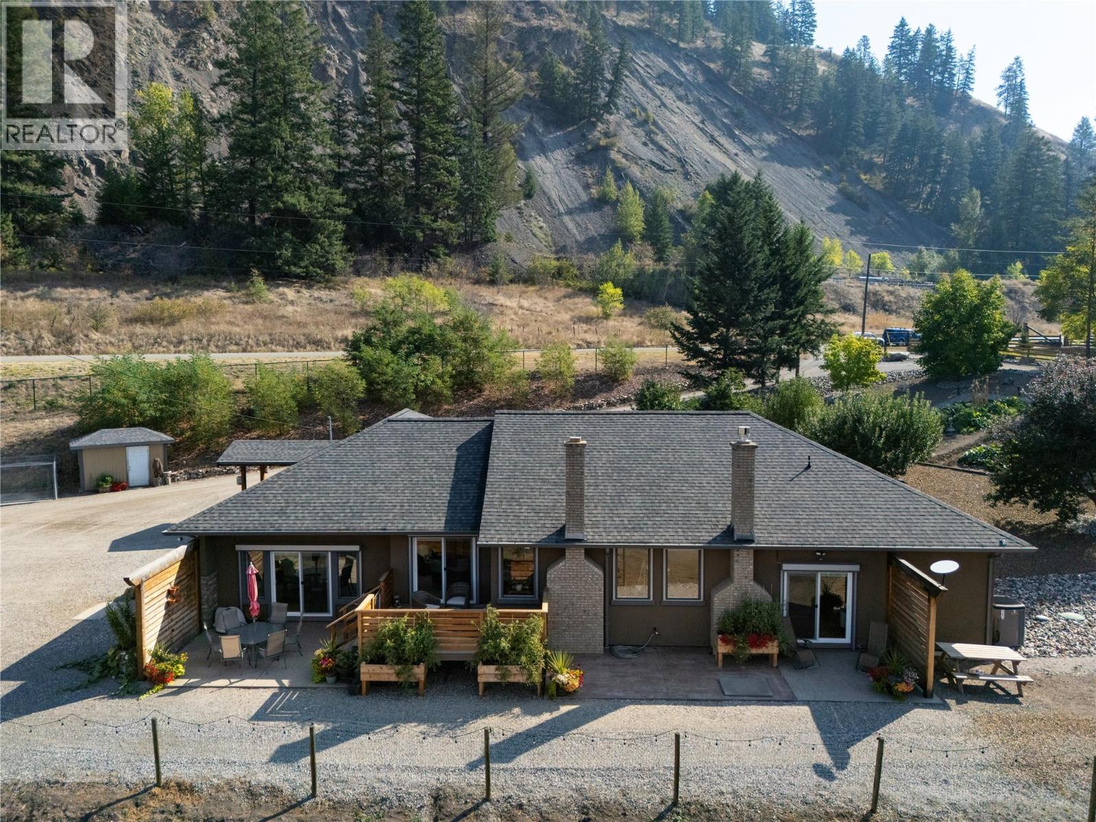 1258 Round Lake Road, Spallumcheen, British Columbia  V0E 1B5 - Photo 10 - 10364279