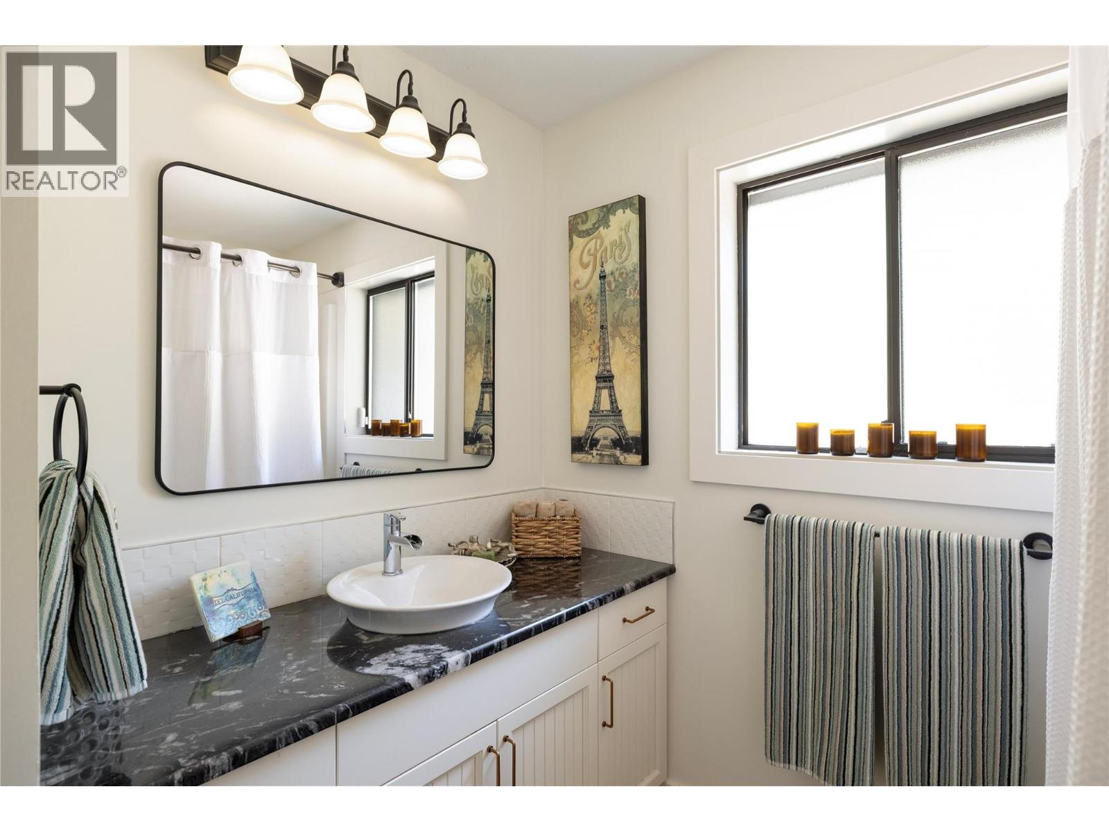 1258 Round Lake Road, Spallumcheen, British Columbia  V0E 1B5 - Photo 14 - 10364279