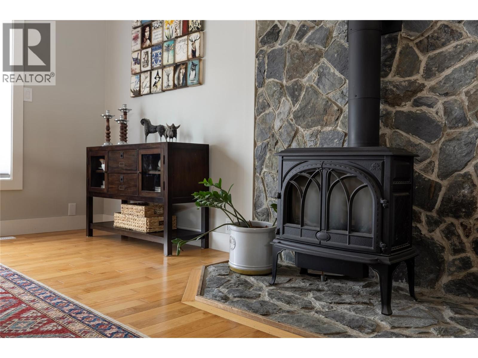 1258 Round Lake Road, Spallumcheen, British Columbia  V0E 1B5 - Photo 19 - 10364279