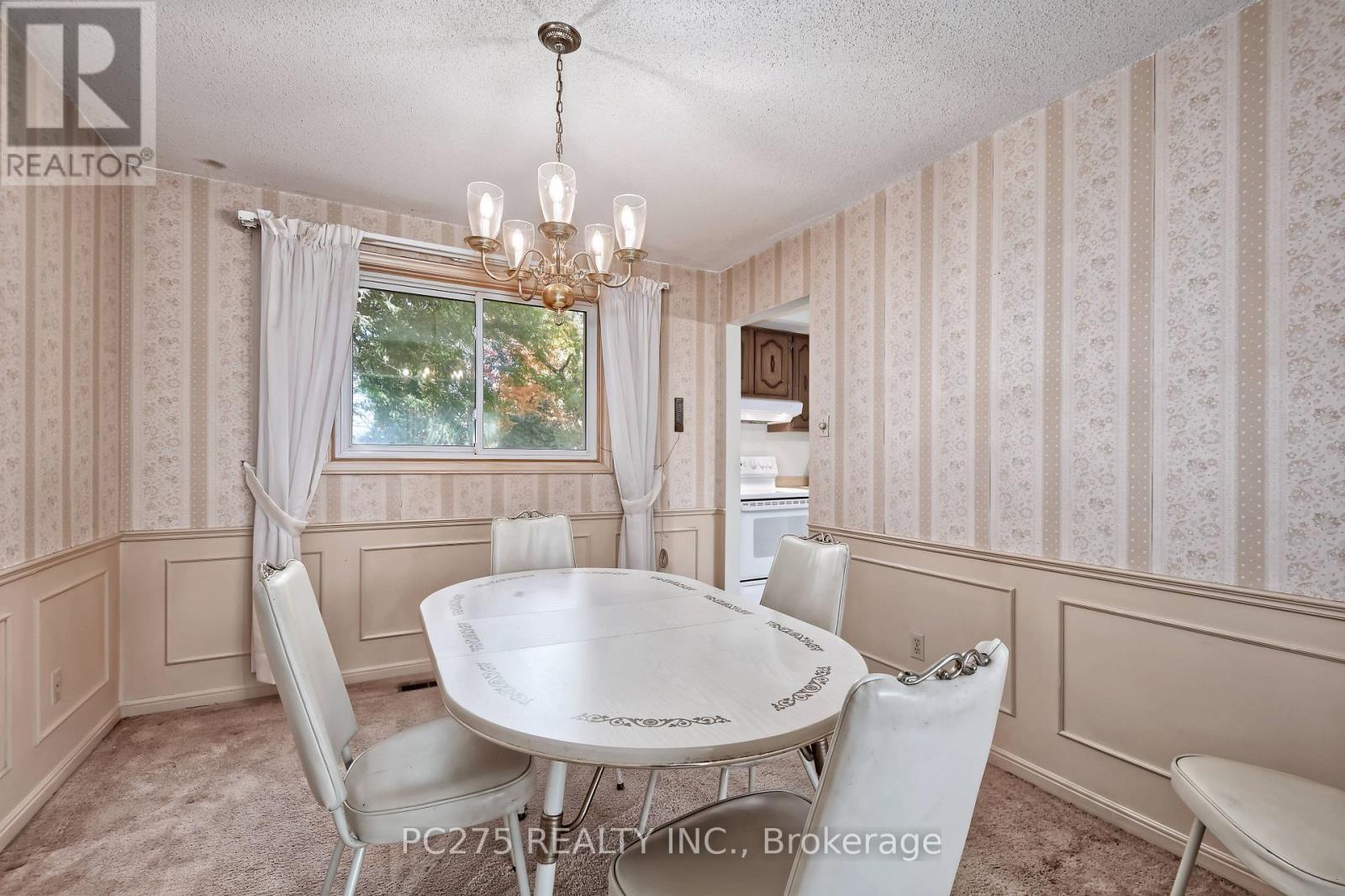 34 Thackerey Place, London North, Ontario  N6G 3E7 - Photo 10 - X12492444