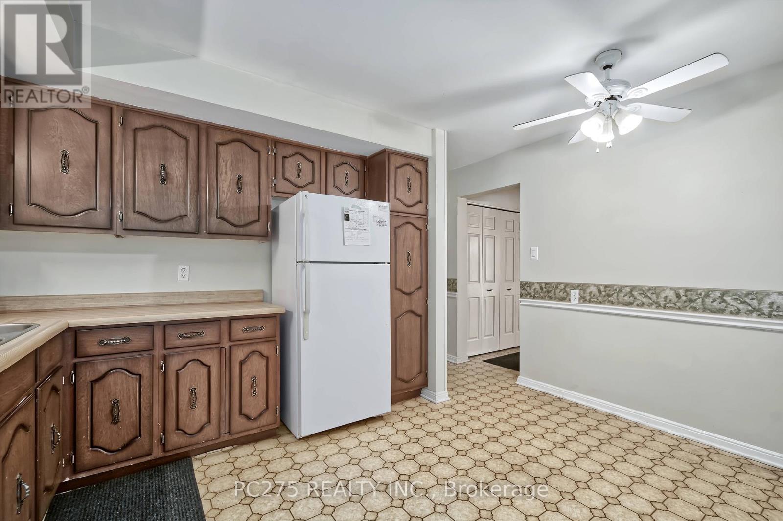 34 Thackerey Place, London North, Ontario  N6G 3E7 - Photo 12 - X12492444