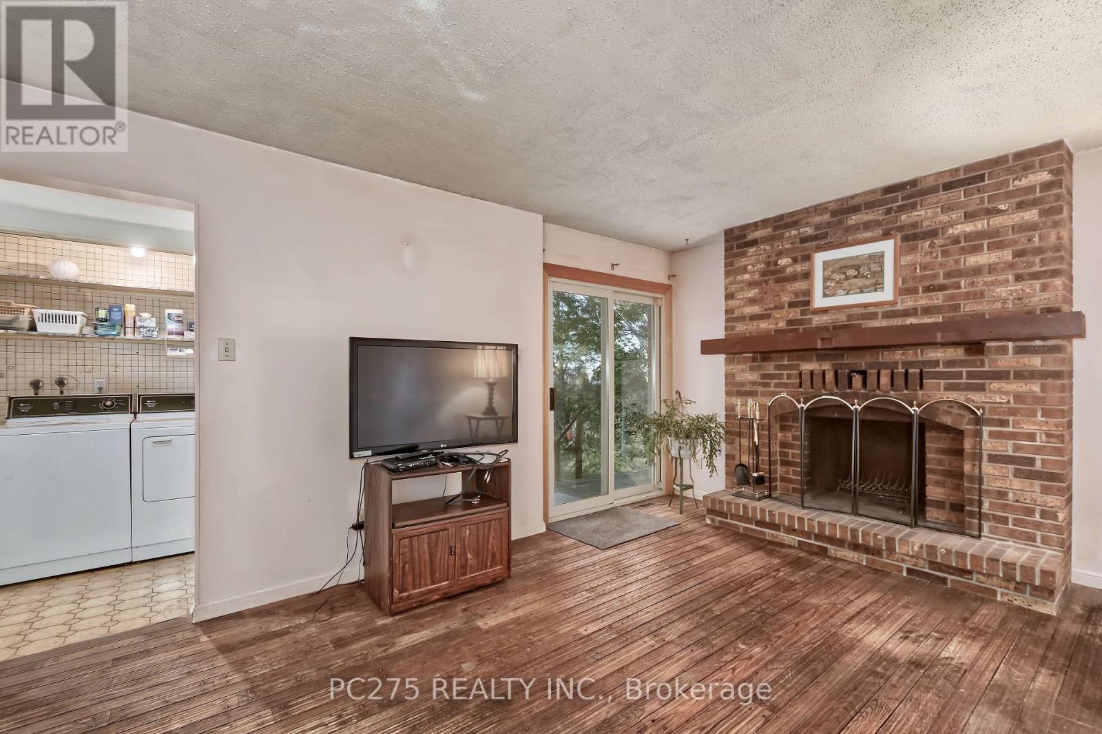 34 Thackerey Place, London North, Ontario  N6G 3E7 - Photo 18 - X12492444