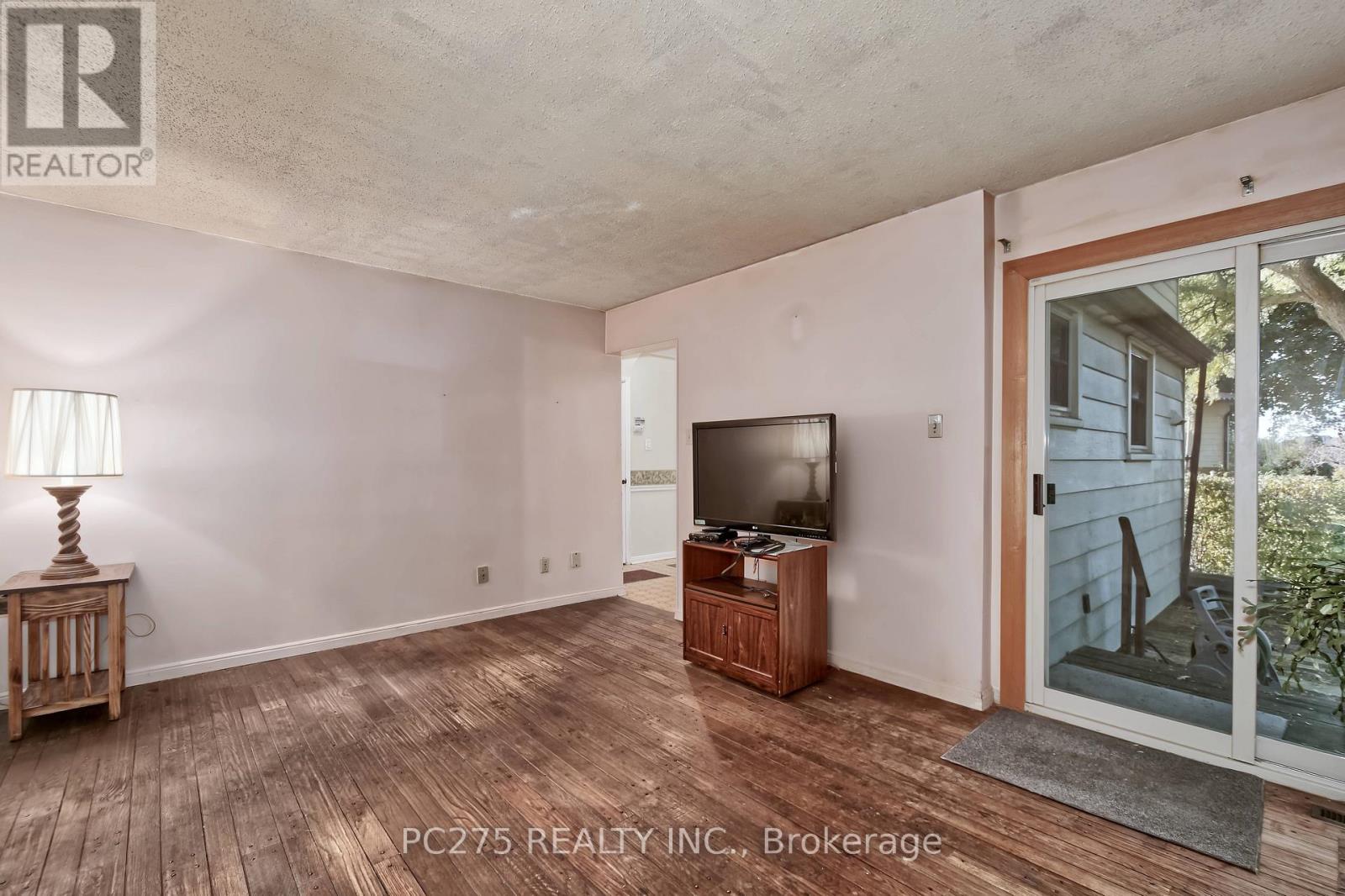 34 Thackerey Place, London North, Ontario  N6G 3E7 - Photo 19 - X12492444