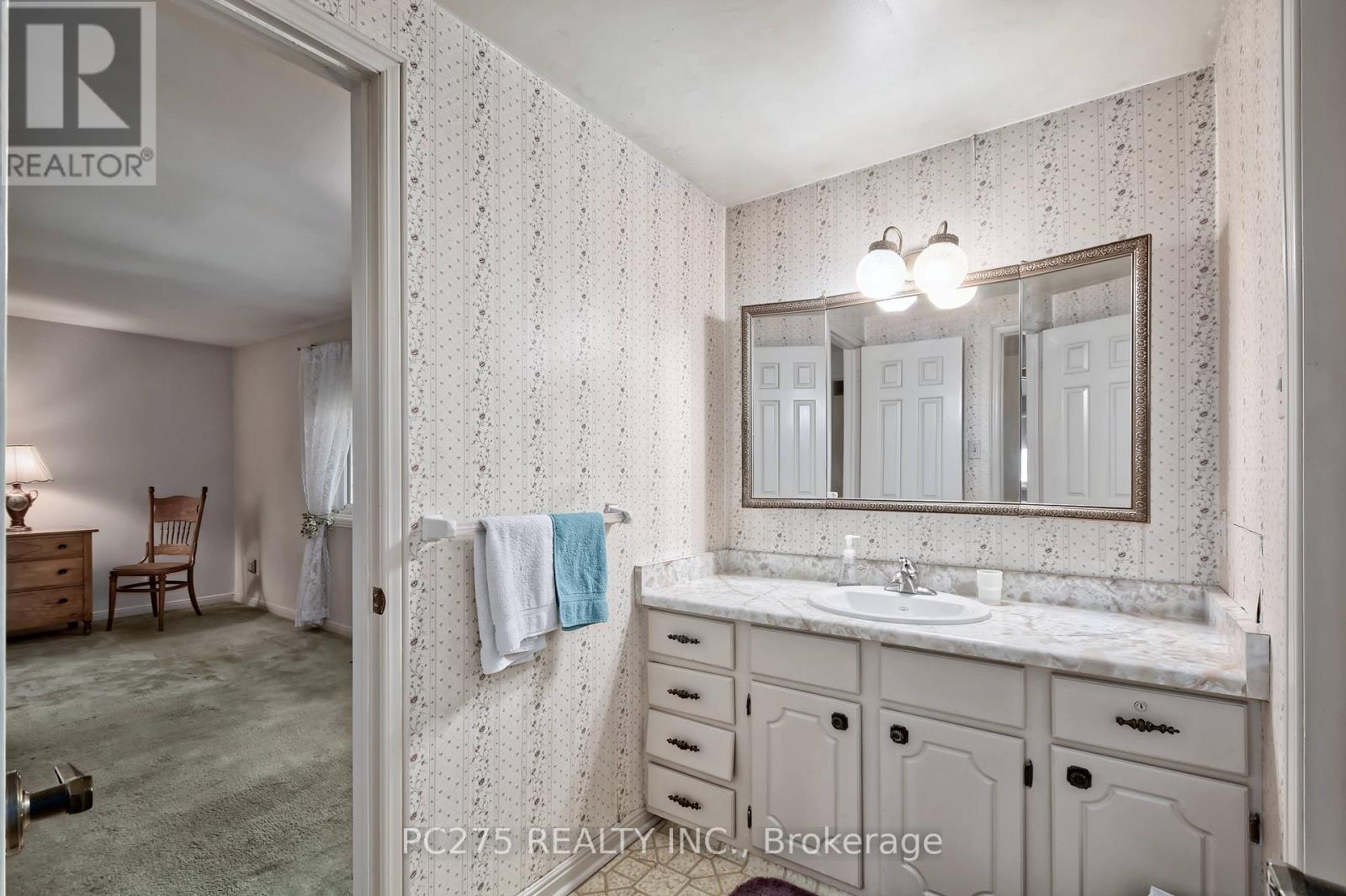 34 Thackerey Place, London North, Ontario  N6G 3E7 - Photo 21 - X12492444