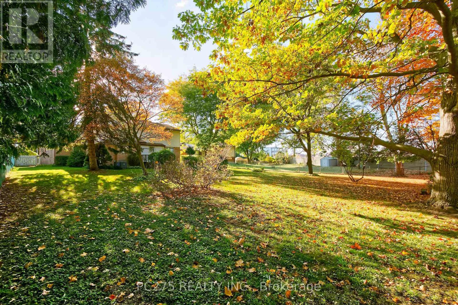 34 Thackerey Place, London North, Ontario  N6G 3E7 - Photo 39 - X12492444