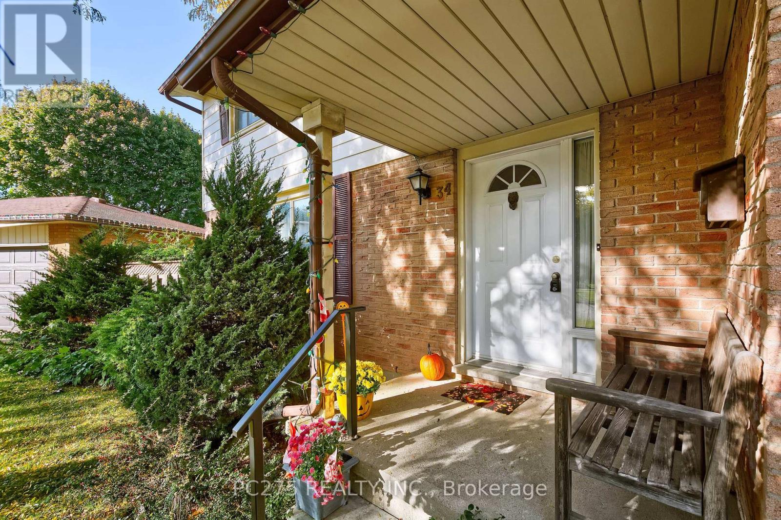 34 Thackerey Place, London North, Ontario  N6G 3E7 - Photo 4 - X12492444