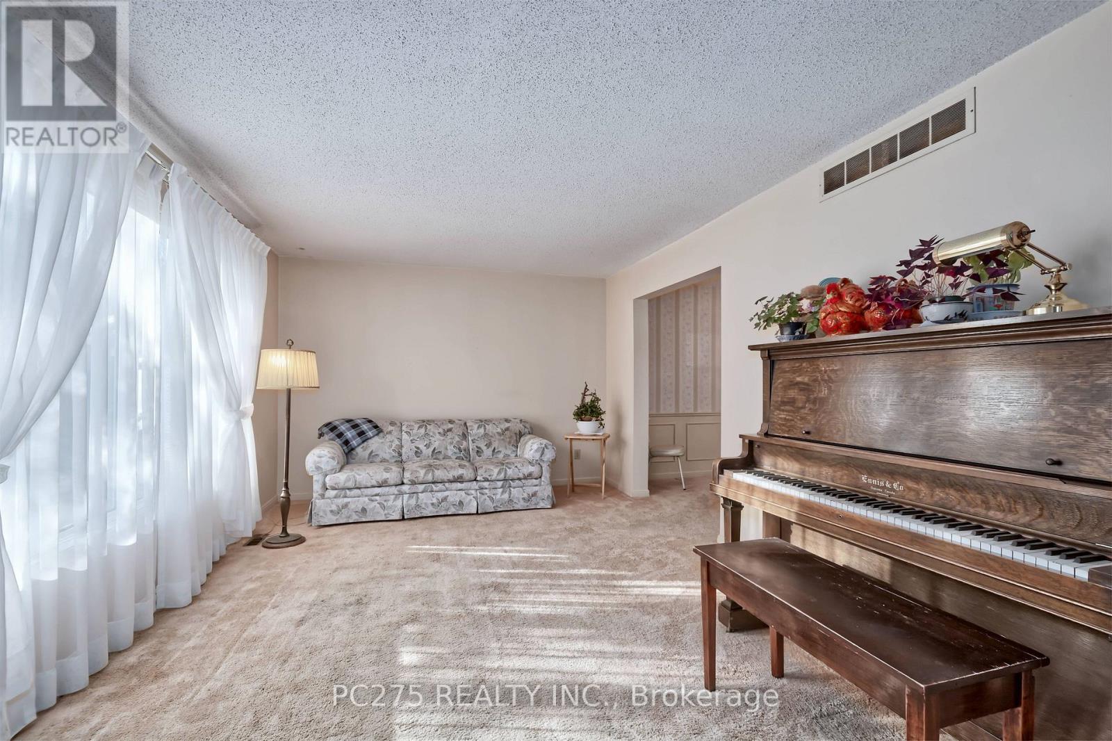 34 Thackerey Place, London North, Ontario  N6G 3E7 - Photo 7 - X12492444