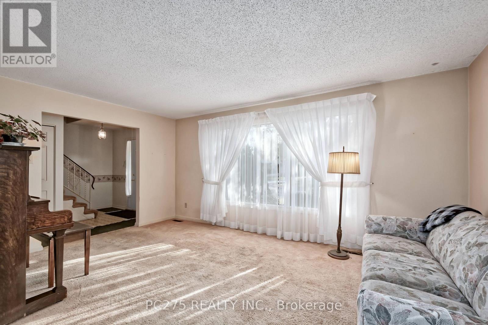 34 Thackerey Place, London North, Ontario  N6G 3E7 - Photo 8 - X12492444