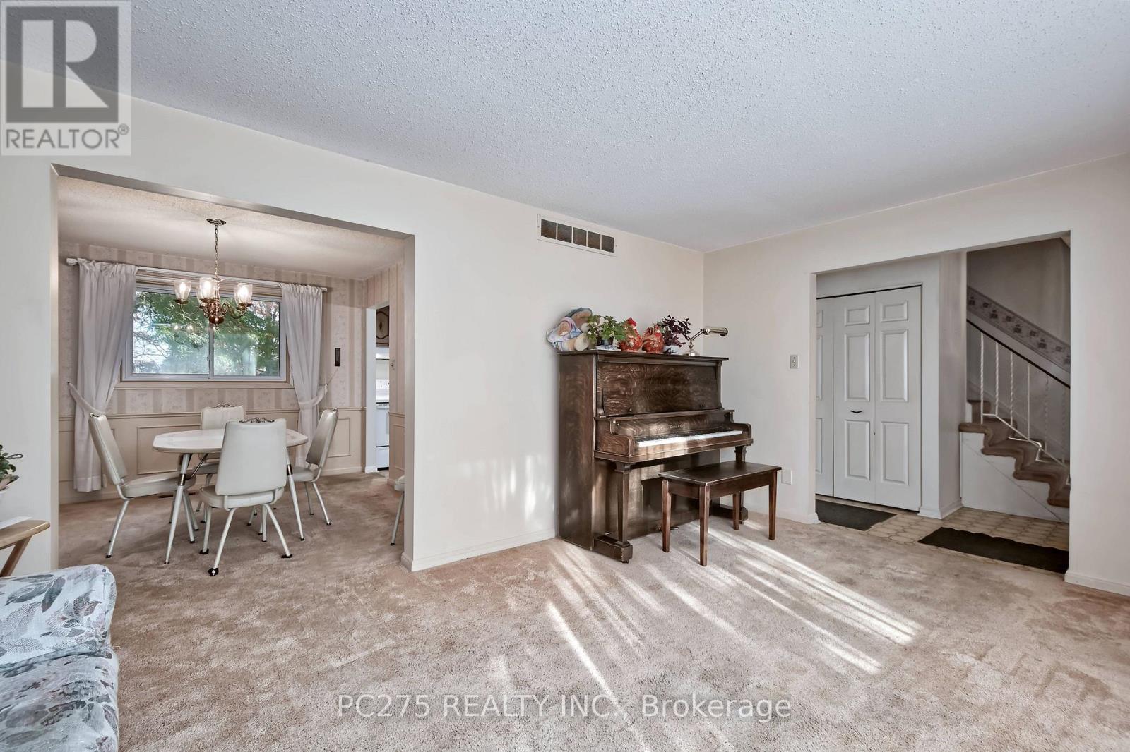 34 Thackerey Place, London North, Ontario  N6G 3E7 - Photo 9 - X12492444