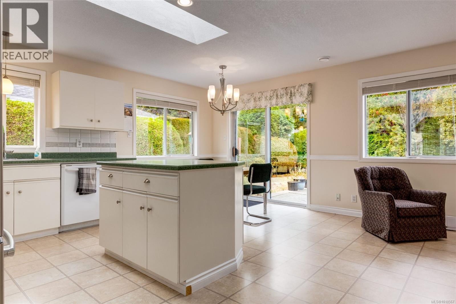 5902 Beacon Pl, Nanaimo, British Columbia  V9V 1J6 - Photo 8 - 1018567