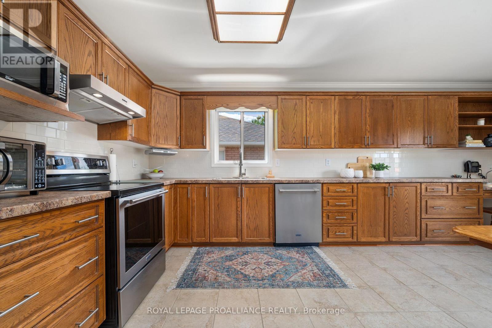 36 Oak Ridge Boulevard, Belleville, Ontario  K8N 5W1 - Photo 14 - X12434040