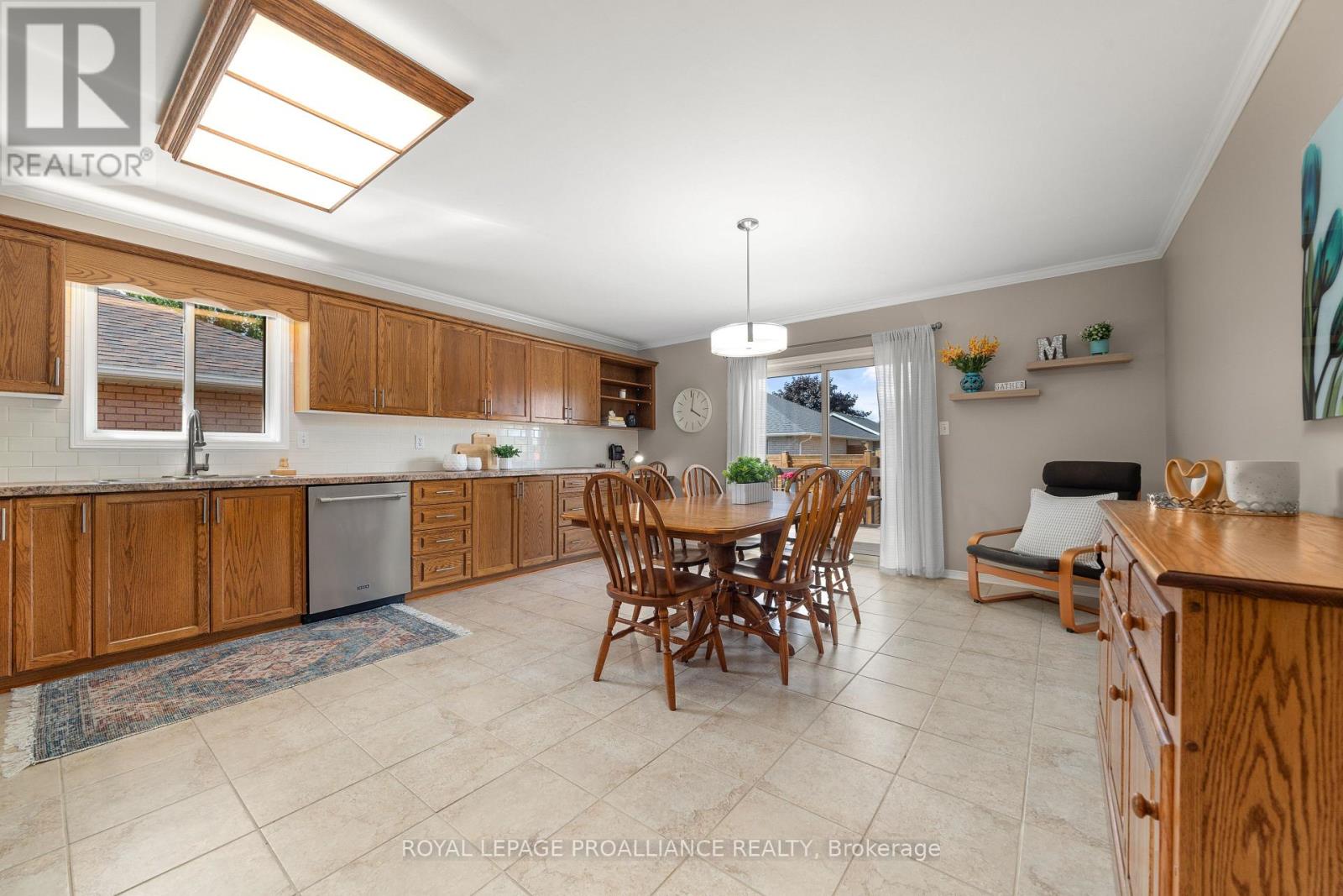 36 Oak Ridge Boulevard, Belleville, Ontario  K8N 5W1 - Photo 13 - X12434040