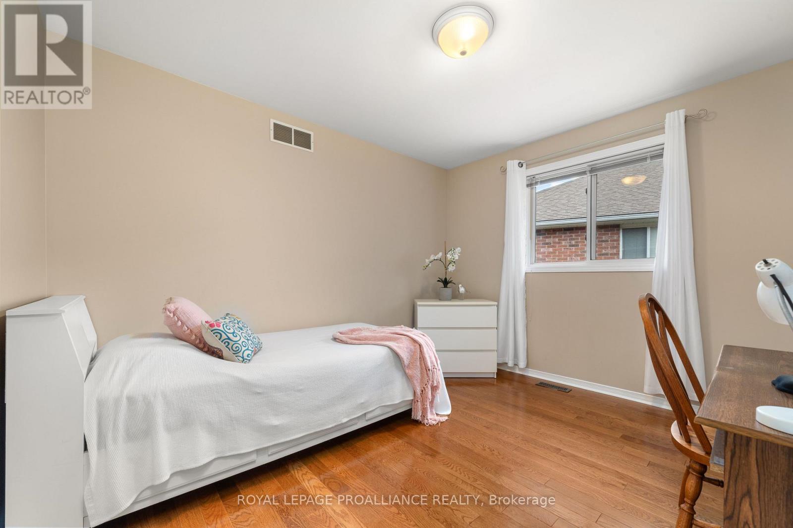 36 Oak Ridge Boulevard, Belleville, Ontario  K8N 5W1 - Photo 23 - X12434040