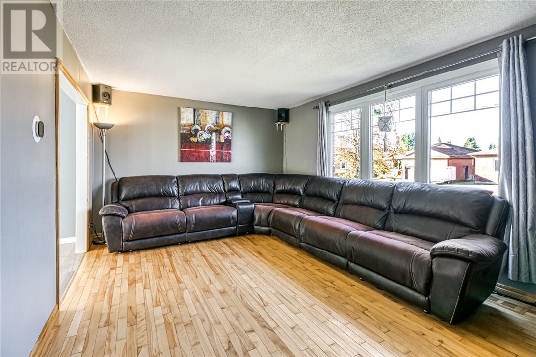 3810 Macmillan Drive, Val Caron, Ontario P3N 1N2 - Photo 12 - 2125433